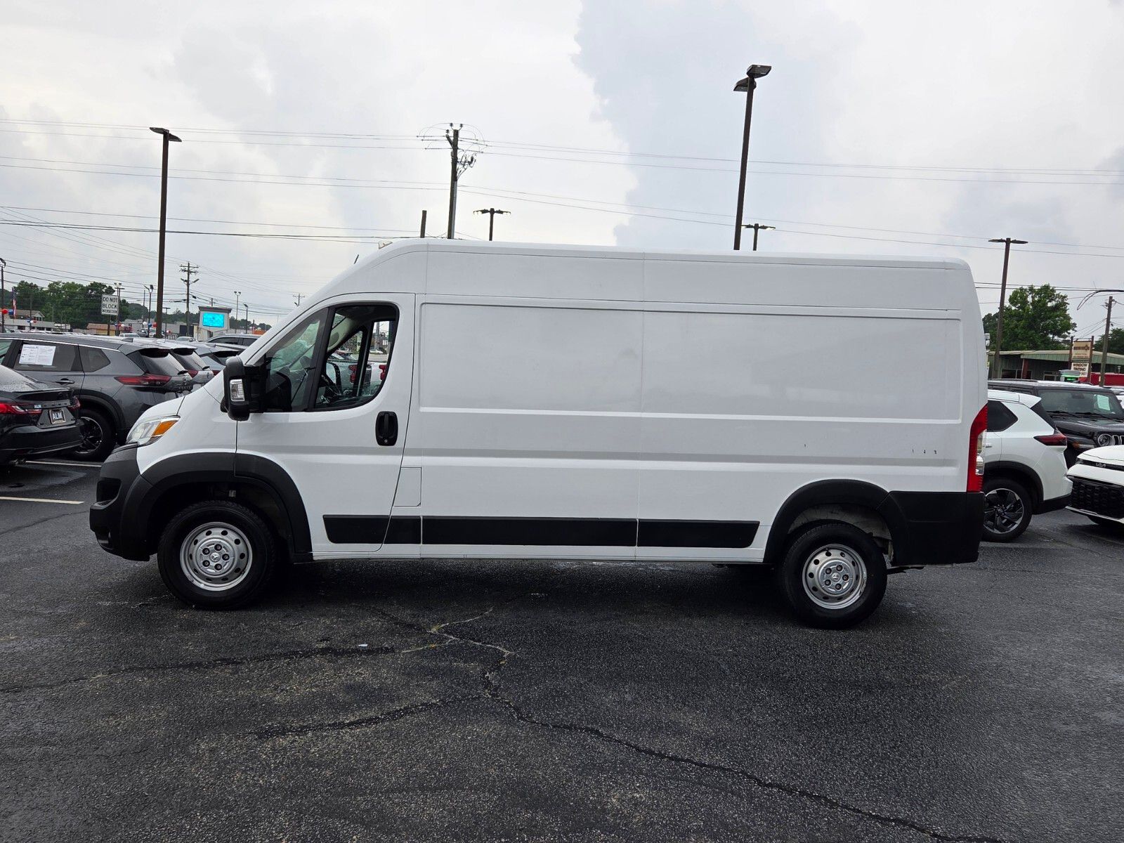 Used 2023 White Ram High Roof image 4