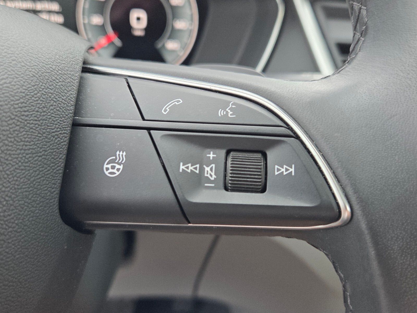 Used 2025 White Audi  image 28
