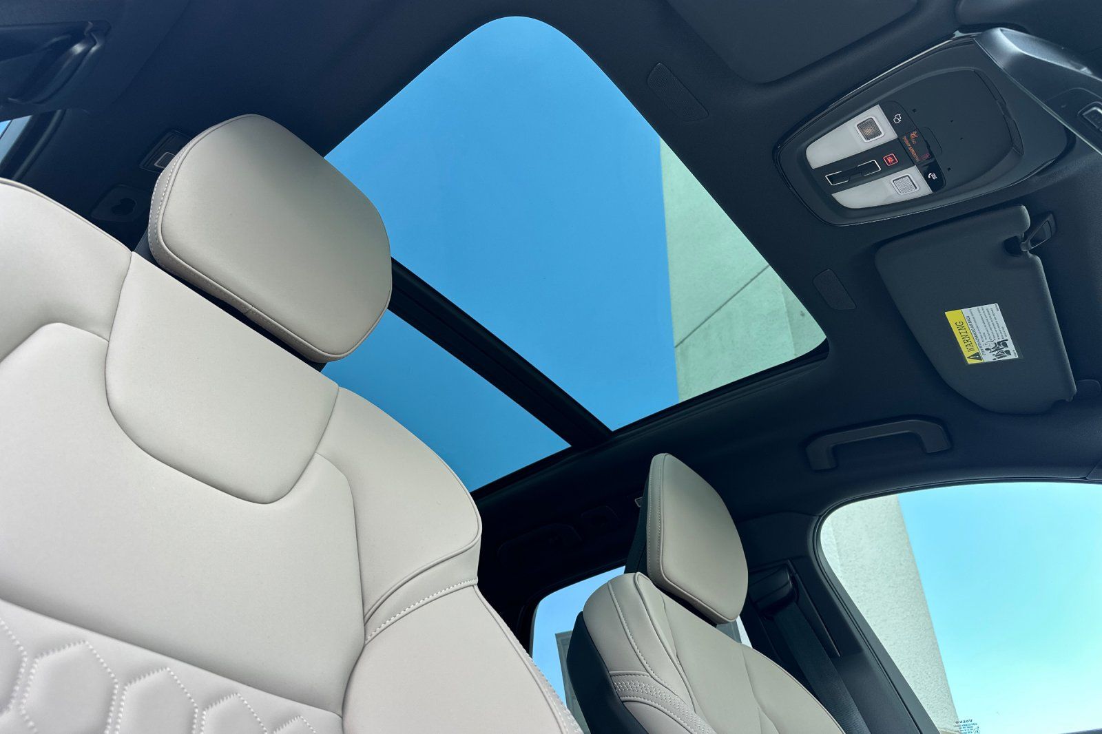 New 2026 Blue Volvo T8 Plus image 16