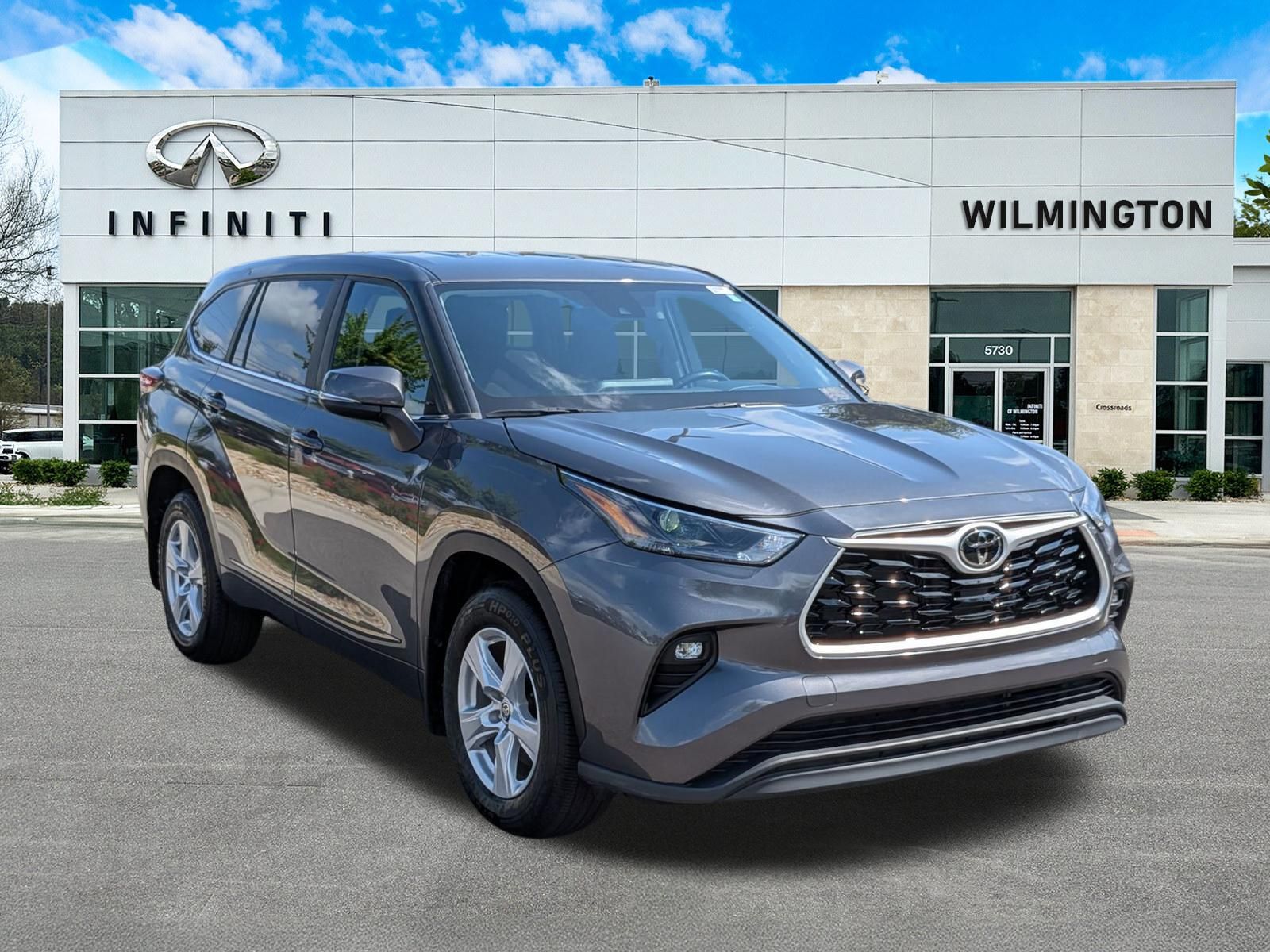 Magnetic Gray Metallic 2024 Toyota Highlander SUV / Crossover Front-Wheel Drive 8-Speed Automatic