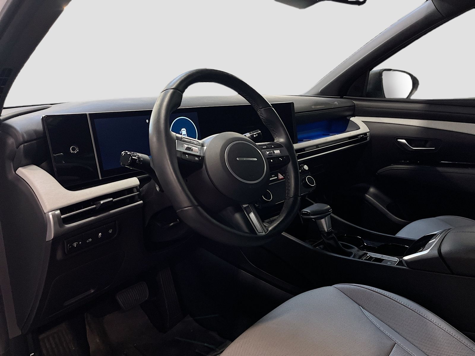 Used 2025 White Hyundai Limited image 9