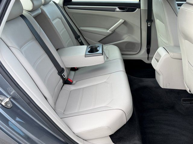 Used 2018 Gray Volkswagen 2.0T R-Line image 28