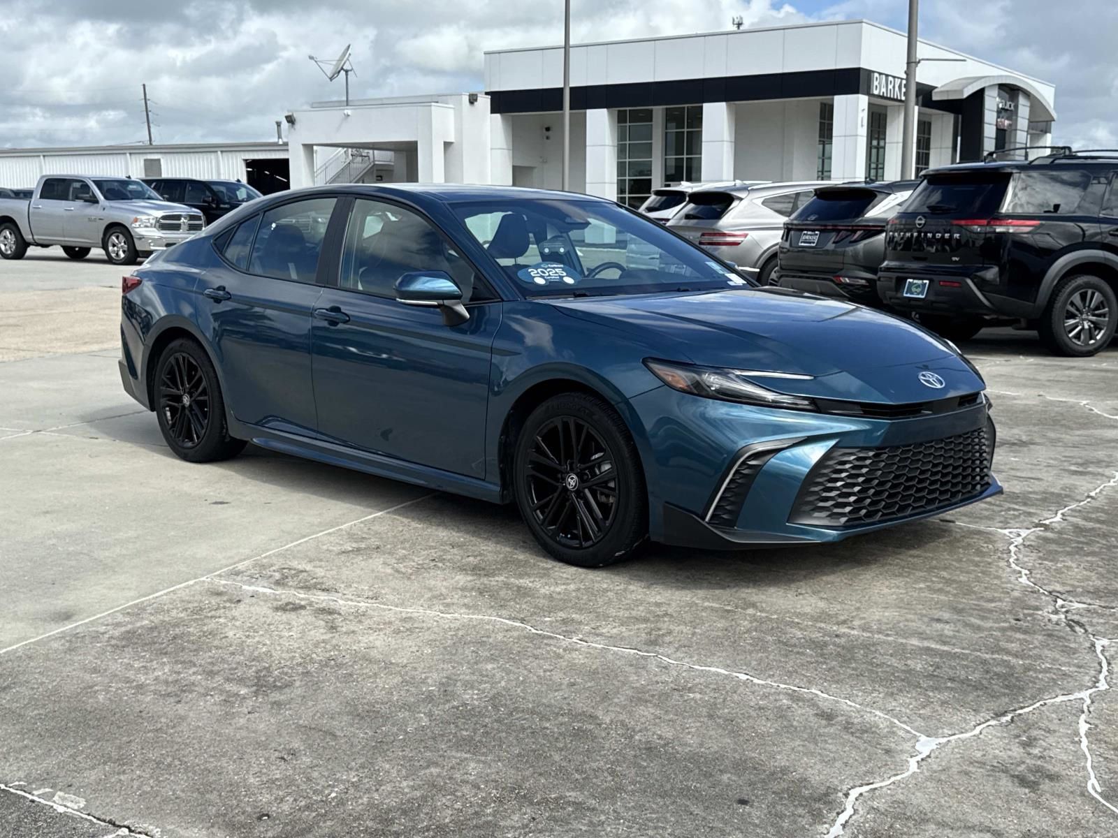 2025 Toyota Camry SE FWD