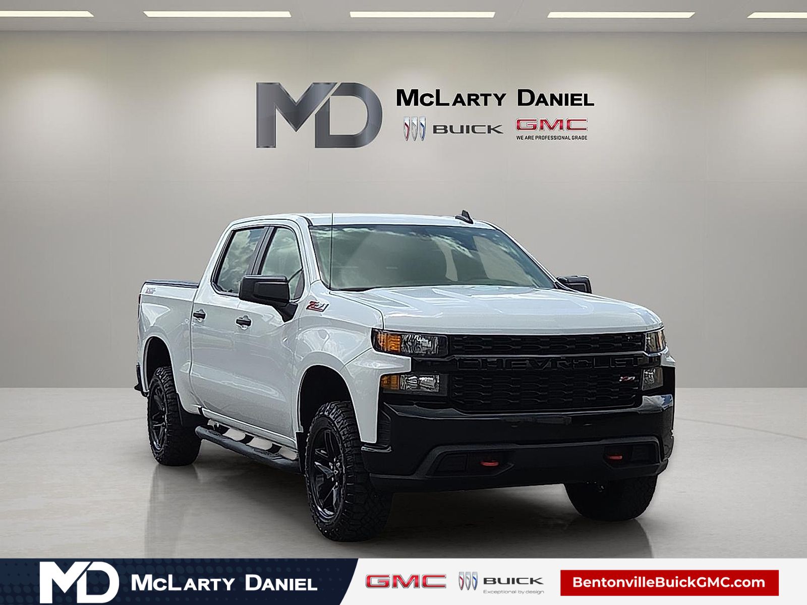 Summit White 2021 Chevrolet Silverado 1500 Custom Trail Boss Crew Cab 4WD Pickup Truck Four-Wheel Drive 6-Speed Automatic Overdrive