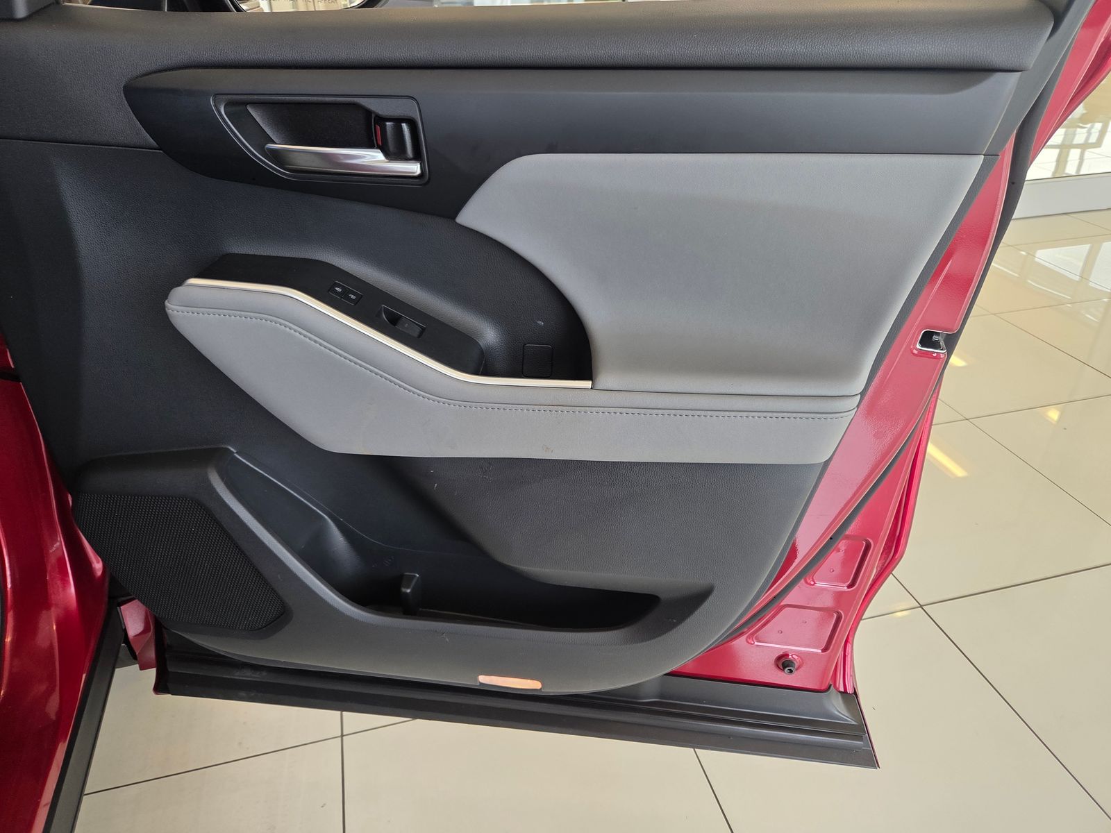 Used 2020 Red Toyota XLE image 21