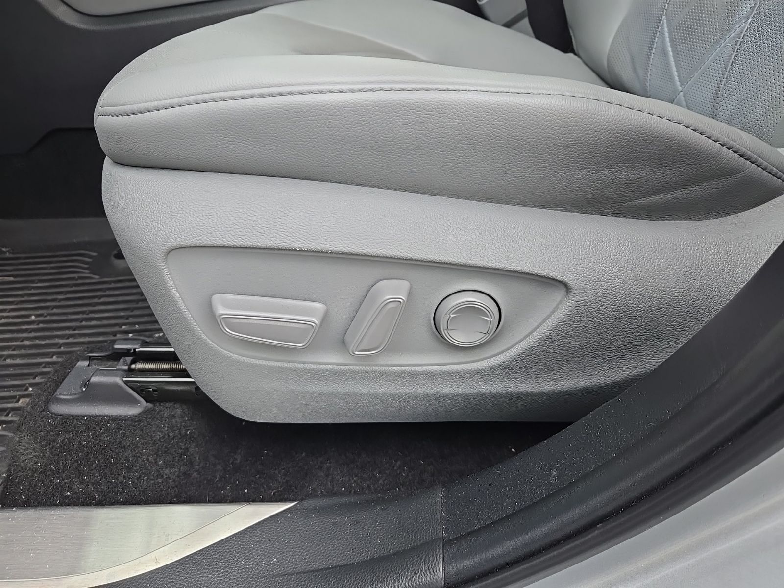 used 2024 Toyota Highlander Hybrid car, priced at $48,430