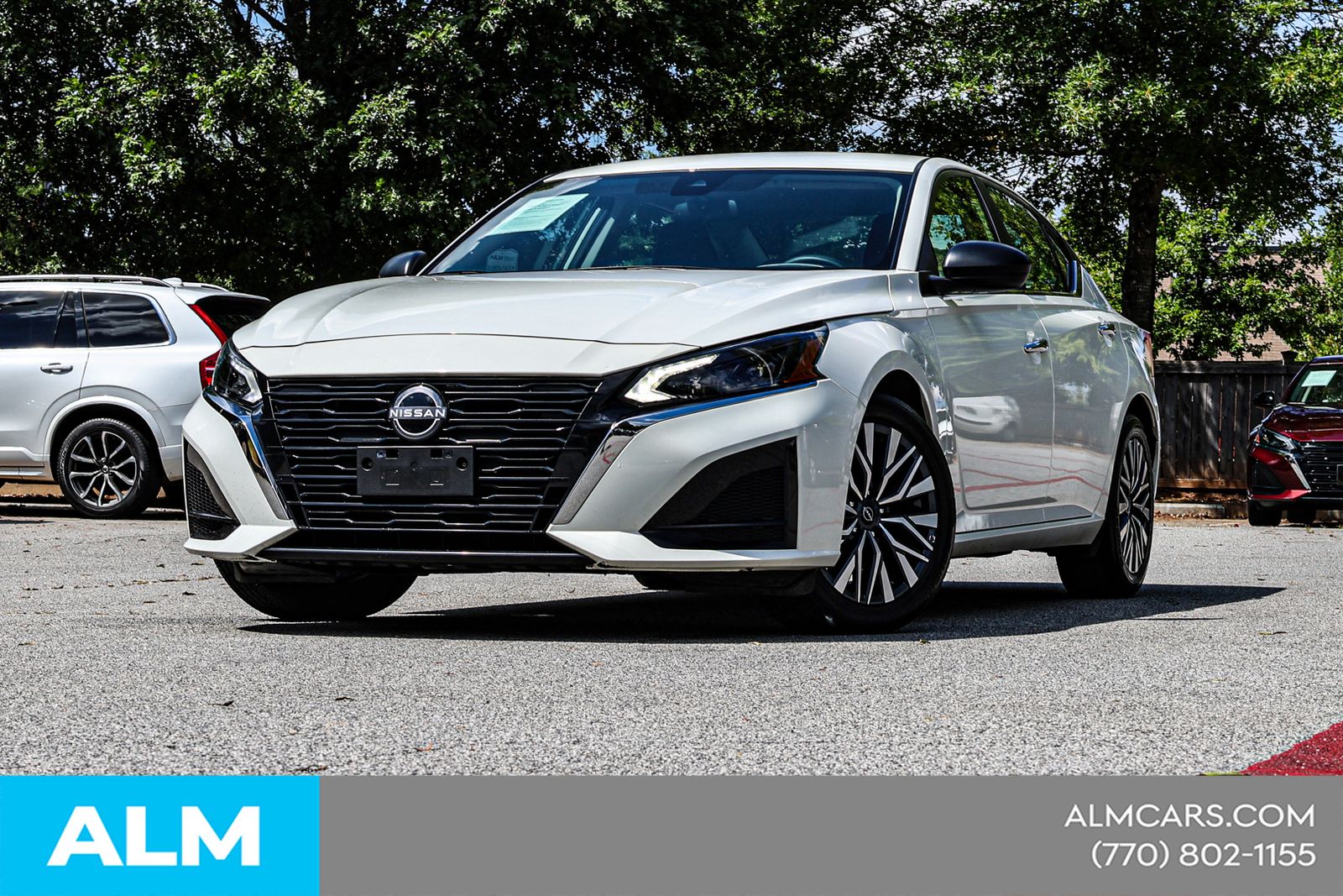 Used 2025 White Nissan 2.5 SV image 2