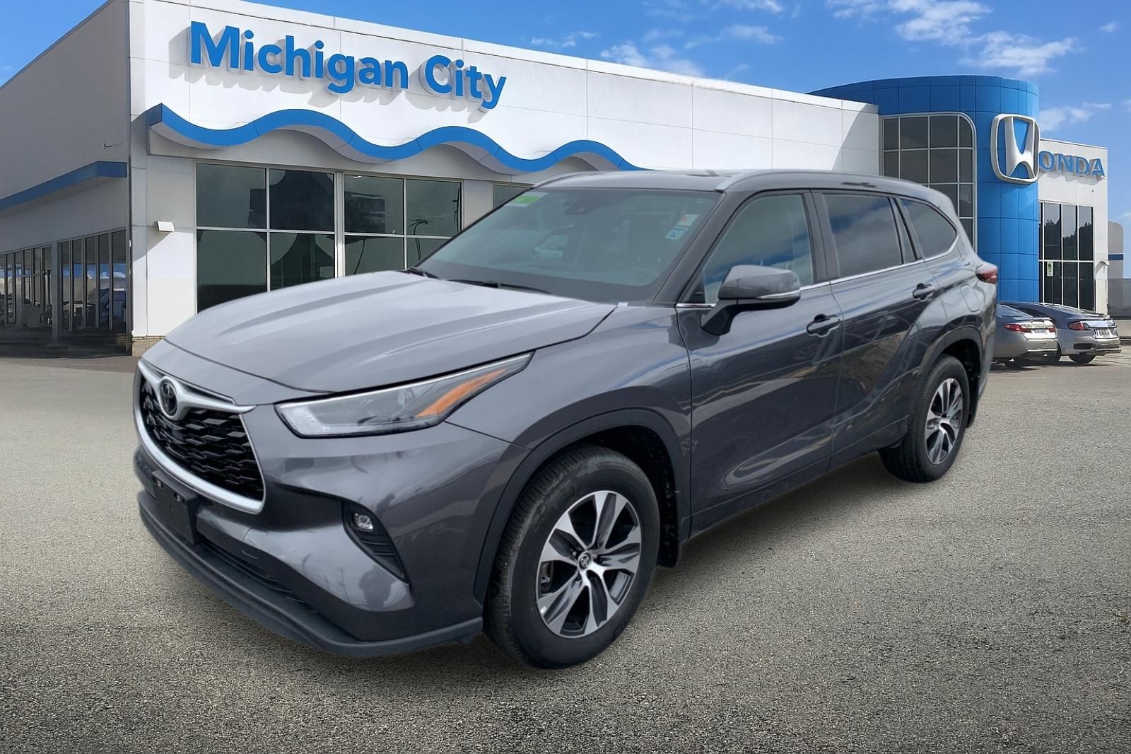 Magnetic Gray Metallic 2025 Toyota Highlander SUV / Crossover All-Wheel Drive 8-Speed Automatic