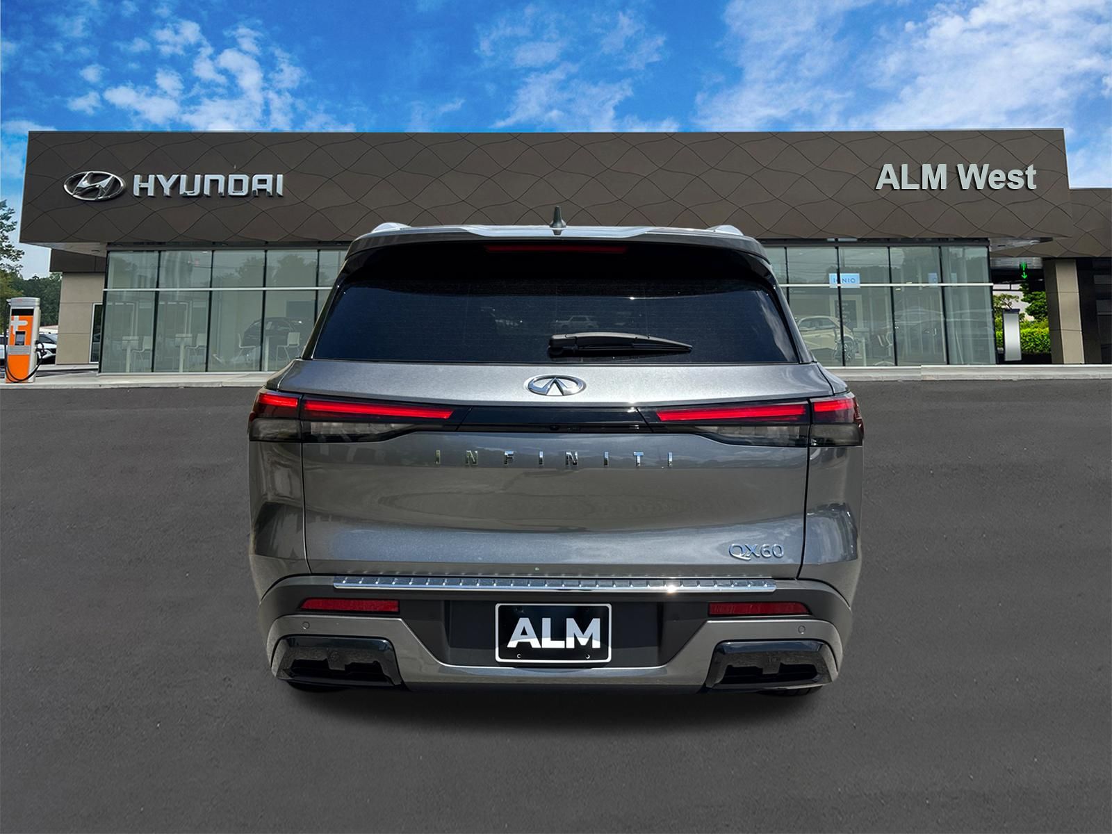 Used 2024 Gray INFINITI LUXE image 6