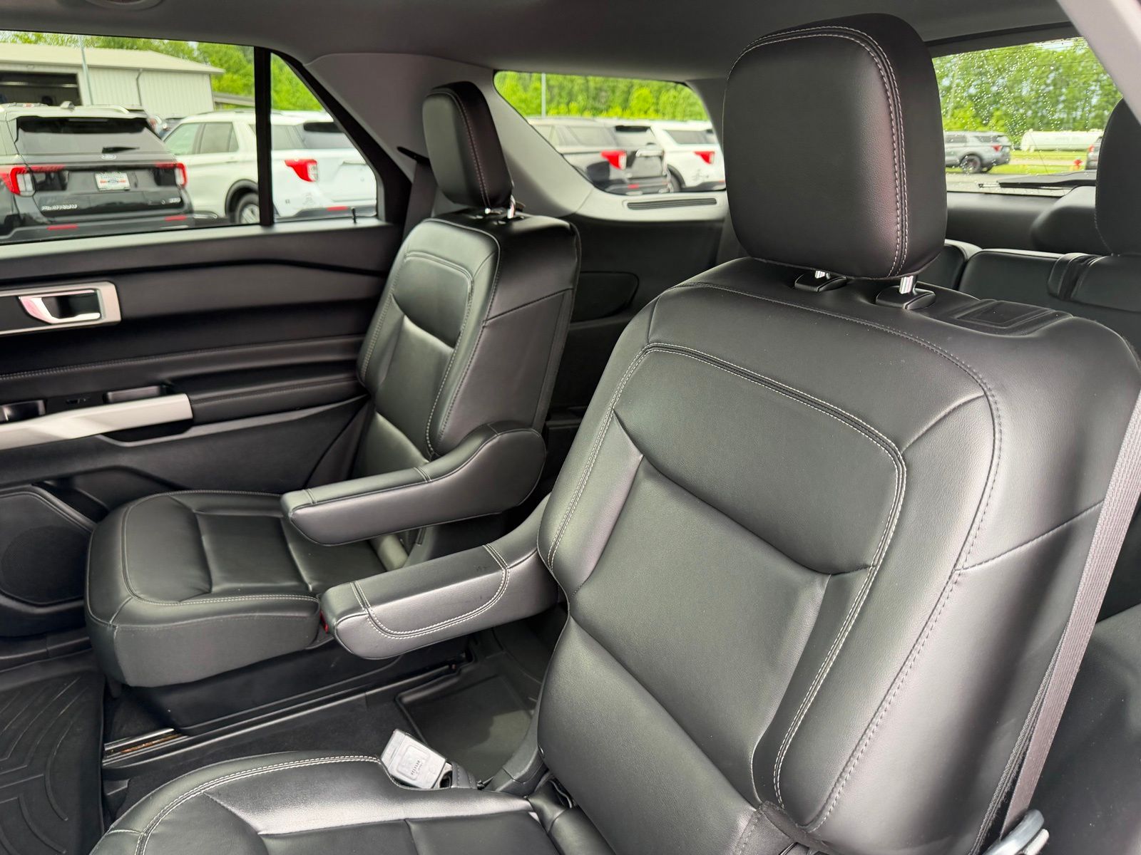 2022 Ford Explorer image 14
