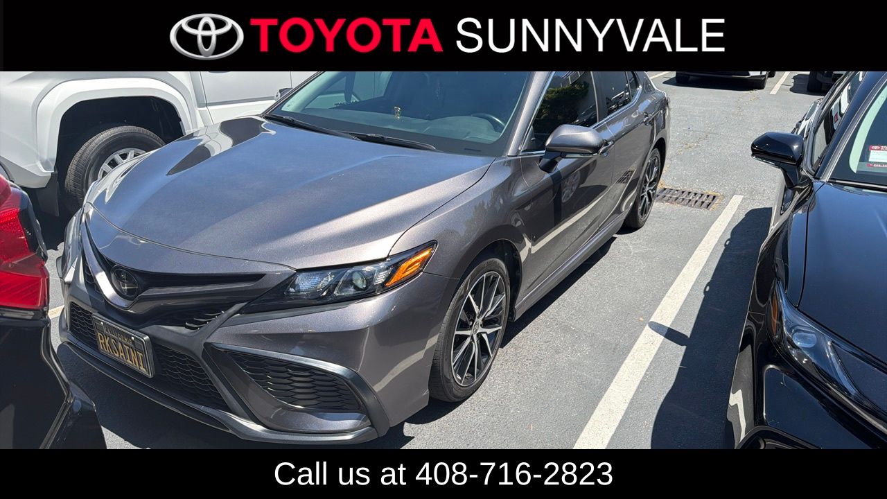 2023 Toyota Camry SE's photo