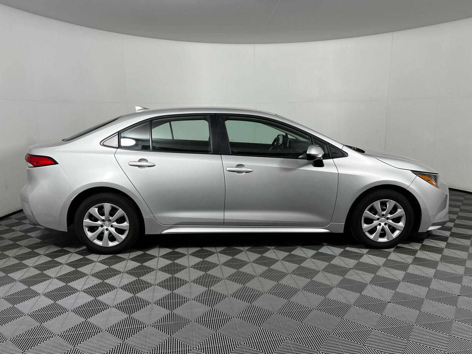 2023 Toyota Corolla LE 4
