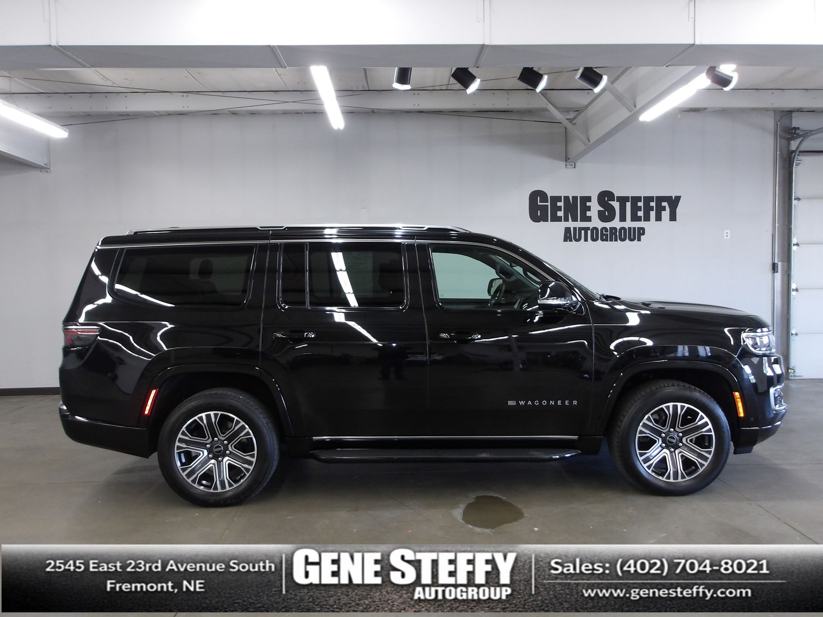 Diamond Black Crystal Pearlcoat 2025 Jeep Wagoneer 4WD SUV / Crossover Four-Wheel Drive 8-Speed Automatic