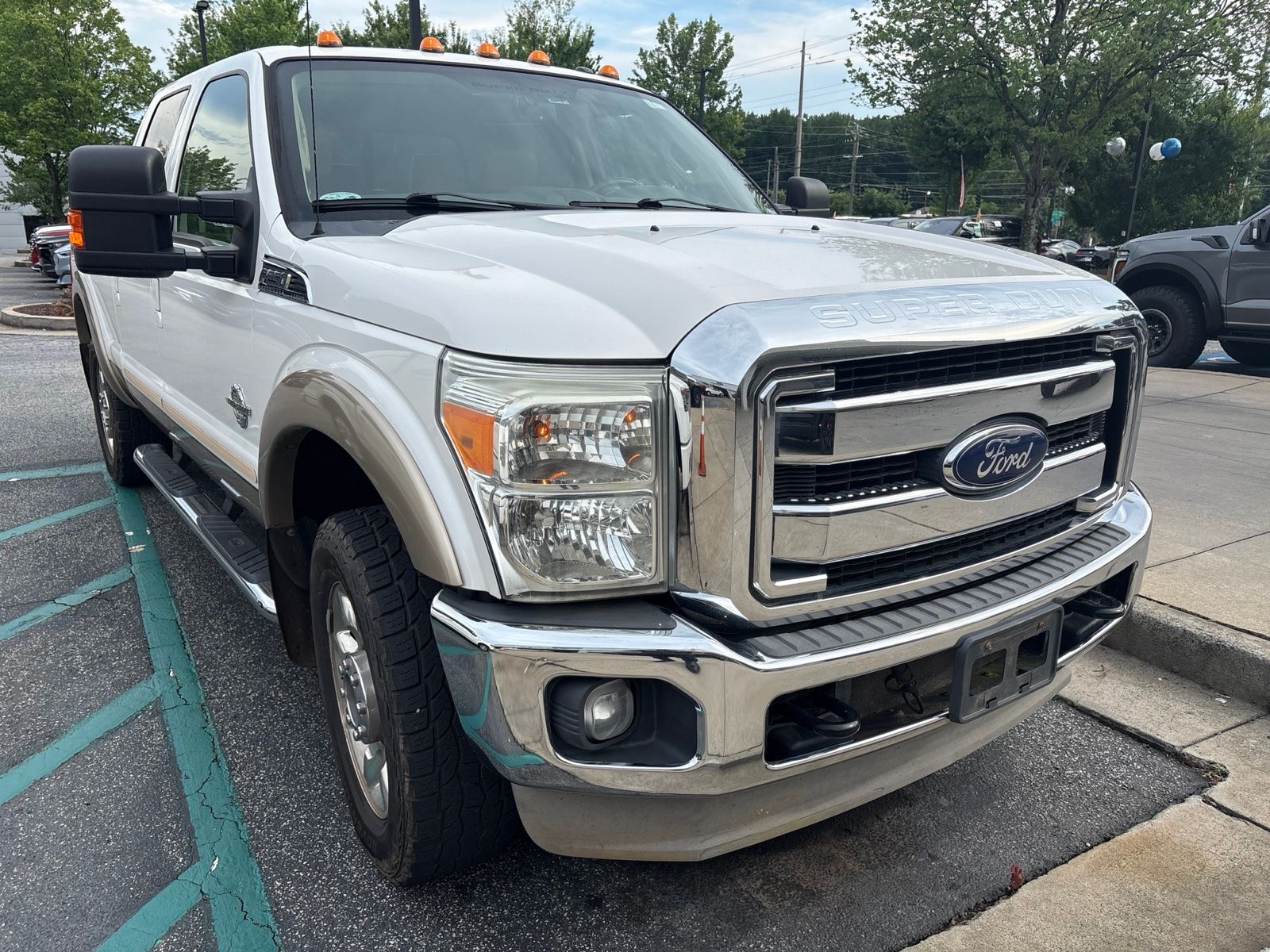 Used 2013  Ford Lariat image 2