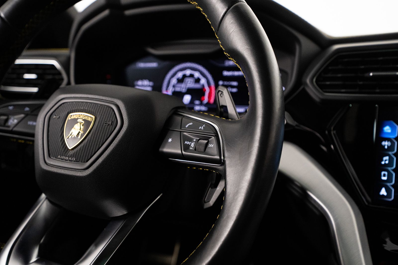 2020 Lamborghini Urus — full photo 35 of 53