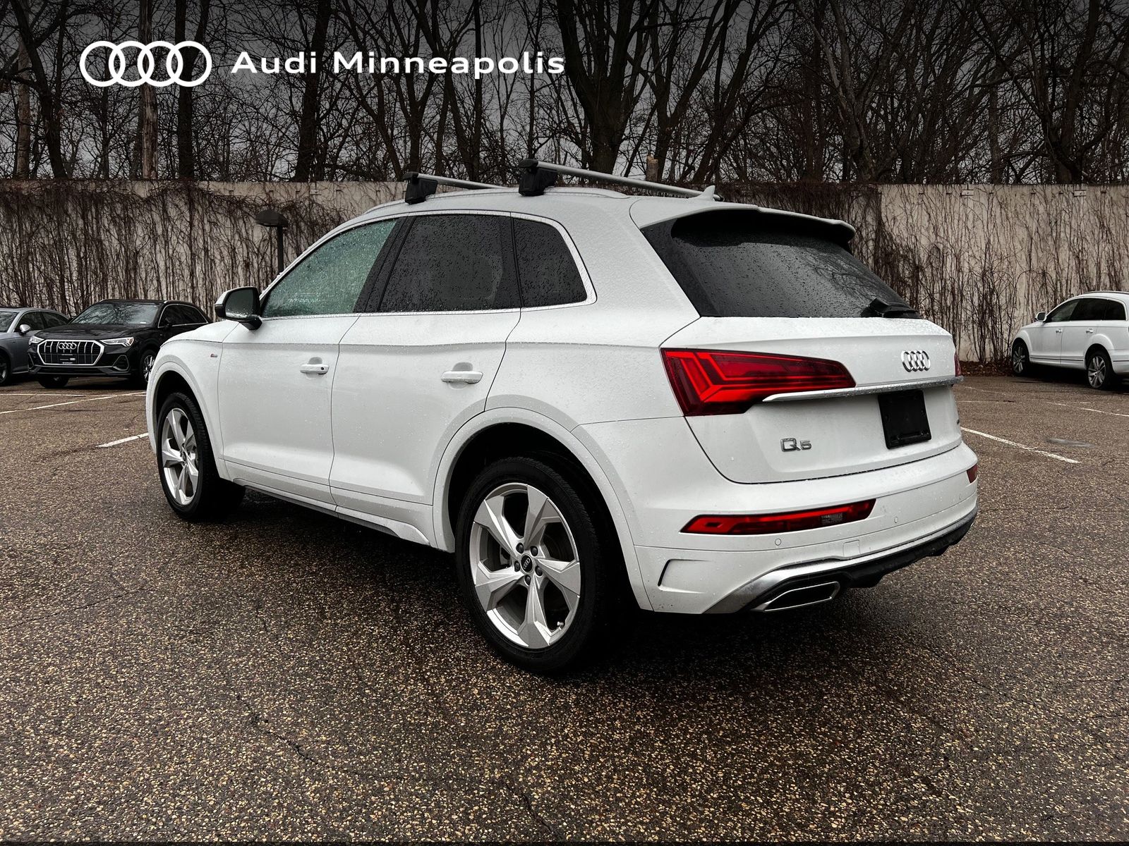 View vehicle photo 4