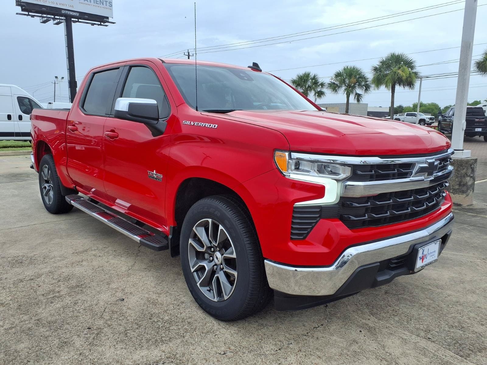 2022 Chevrolet Silverado 1500 LT - 2