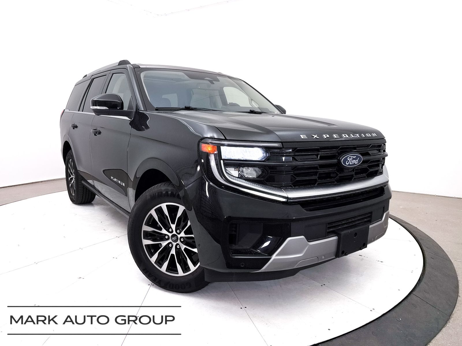 Black Metallic 2025 Ford Expedition SUV / Crossover Four-Wheel Drive Automatic
