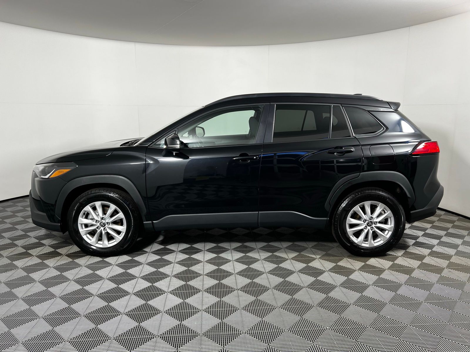 Thumbnail: 2025 Toyota Corolla Cross - 8