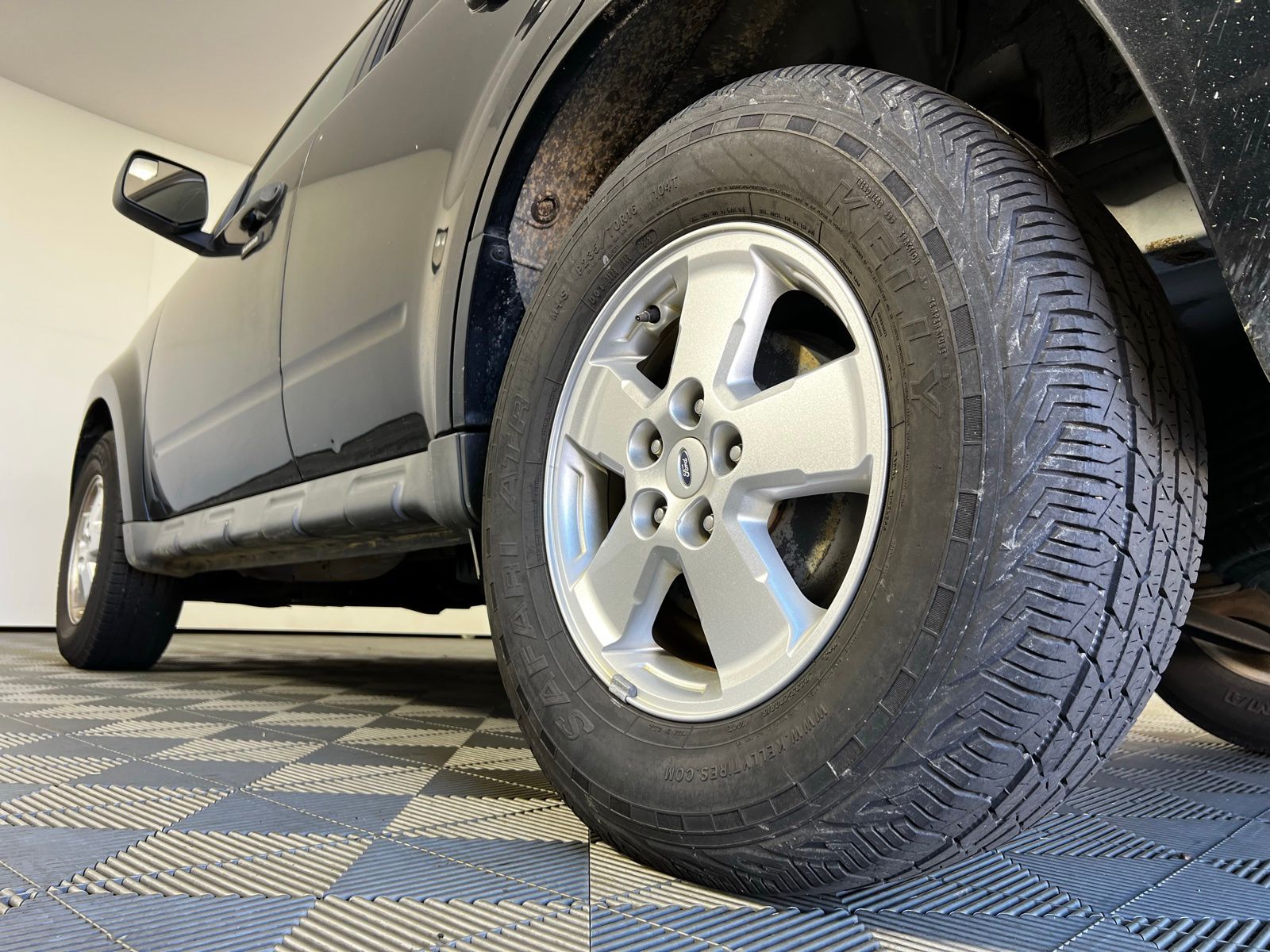 Thumbnail: 2011 Ford Escape - 9