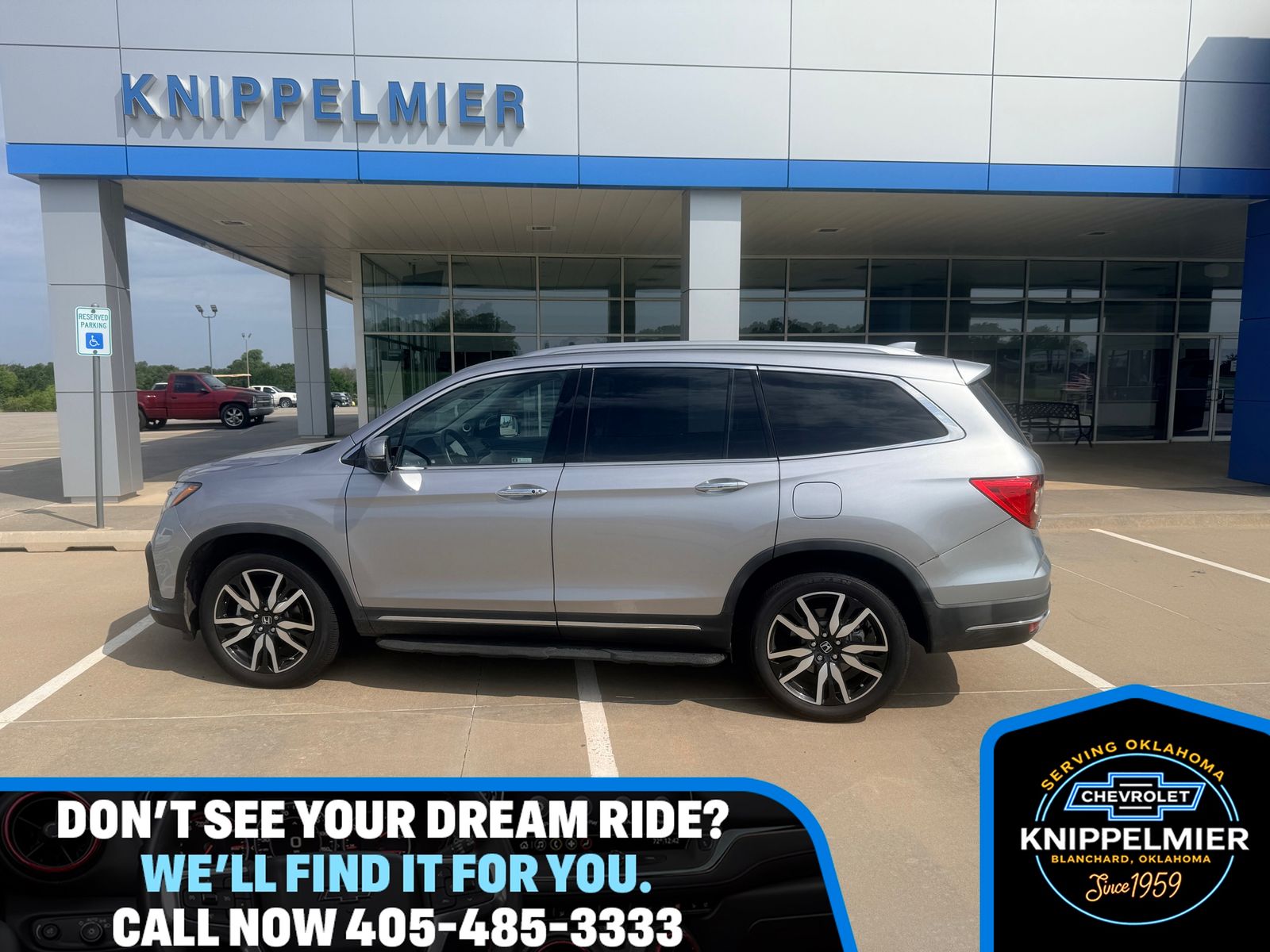 2022 Honda Pilot Touring AWD with Rear Captain's Chairs