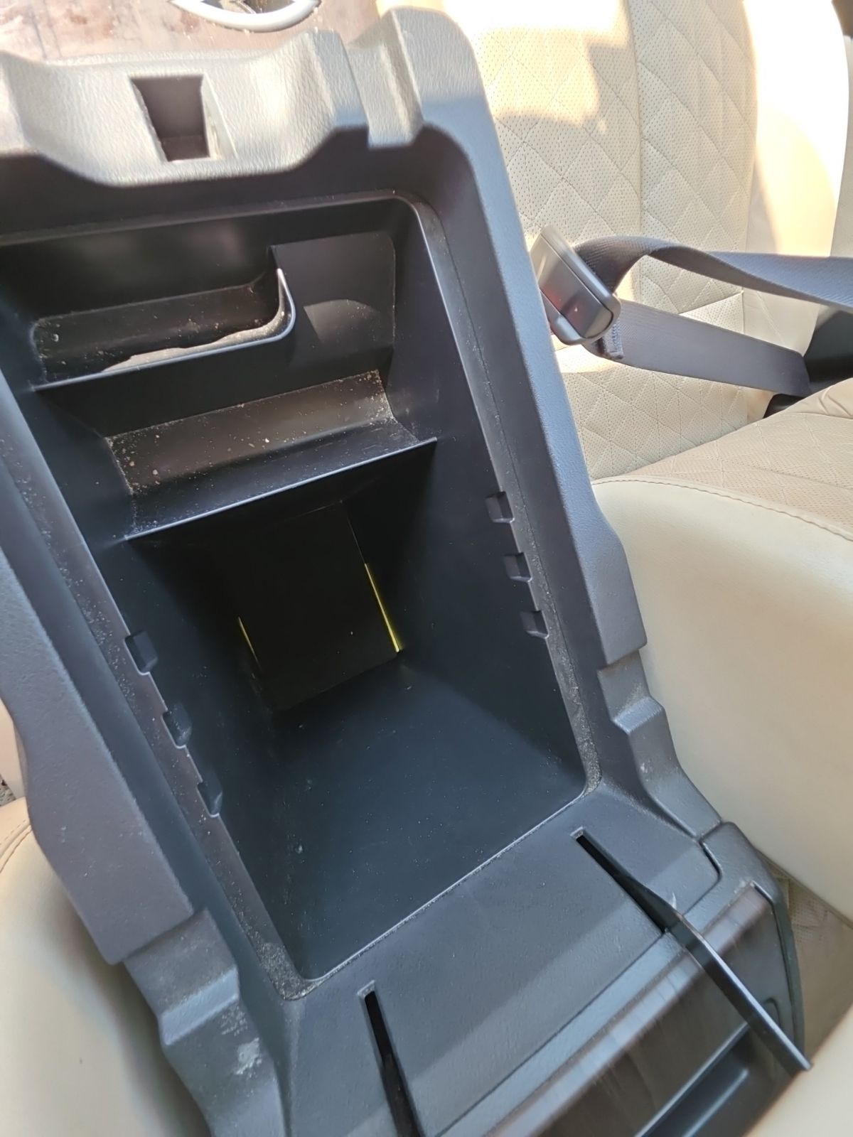 Used 2022 Brown Nissan Platinum image 16