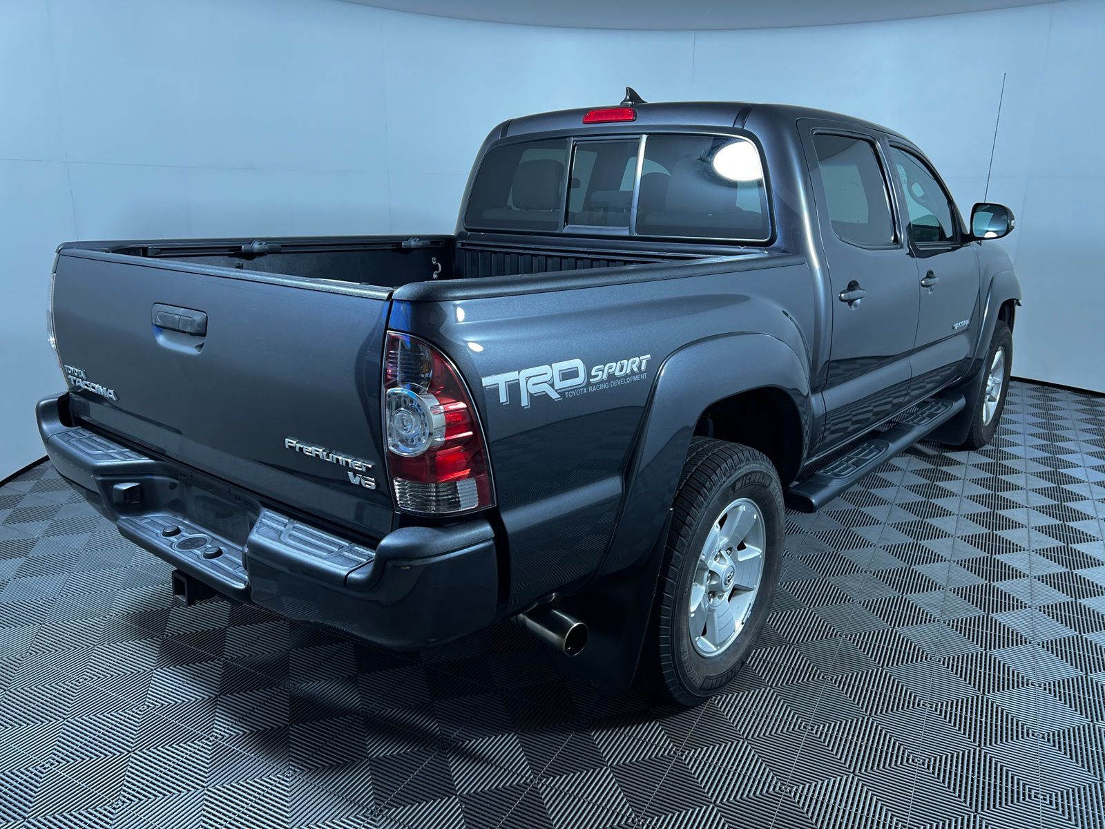 Thumbnail: 2015 Toyota Tacoma - 4