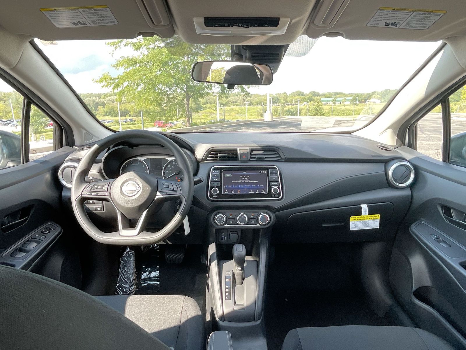 2024 Nissan Versa 1.6 S 23