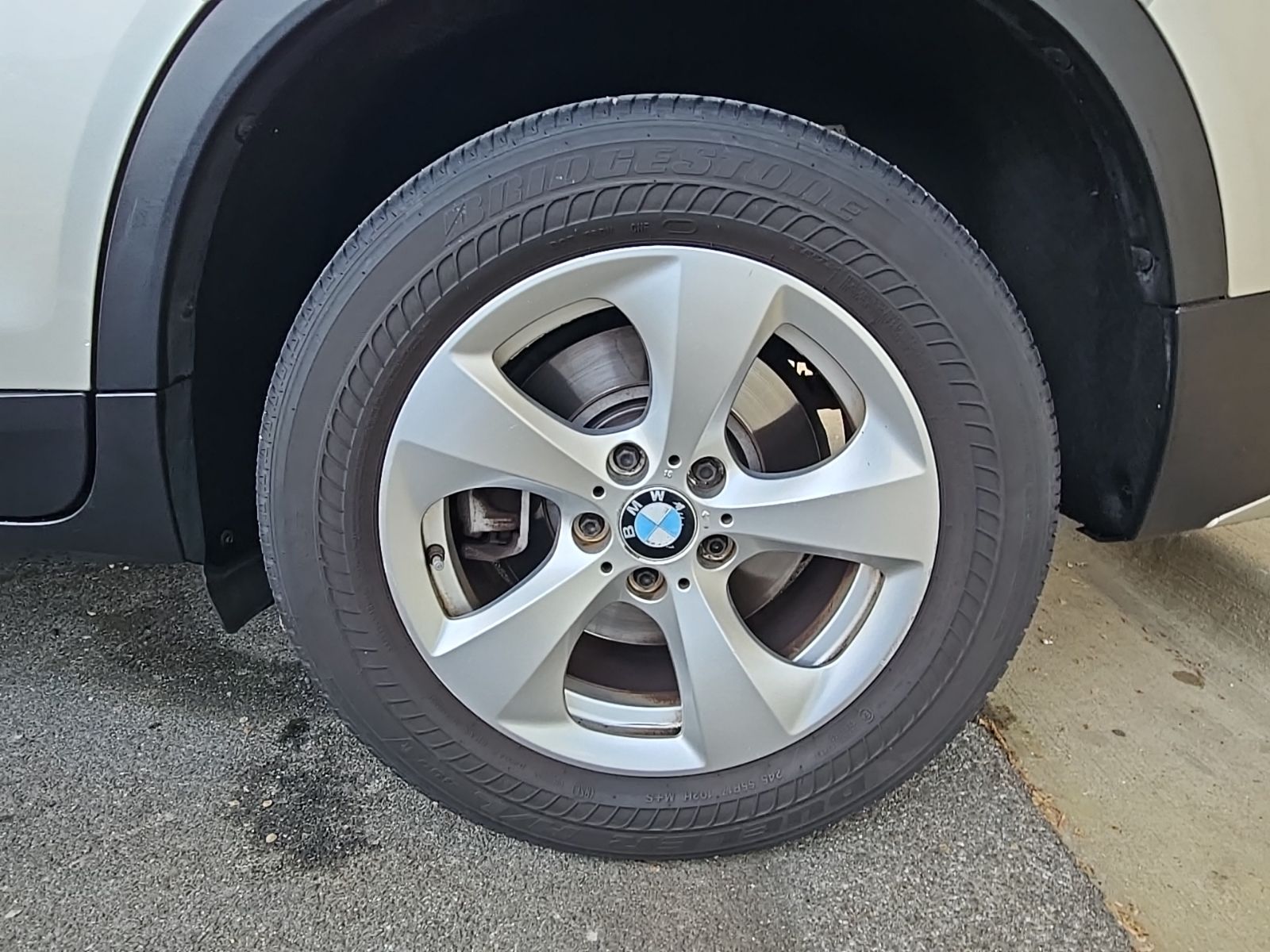 Used 2011 Silver BMW xDrive28i image 39