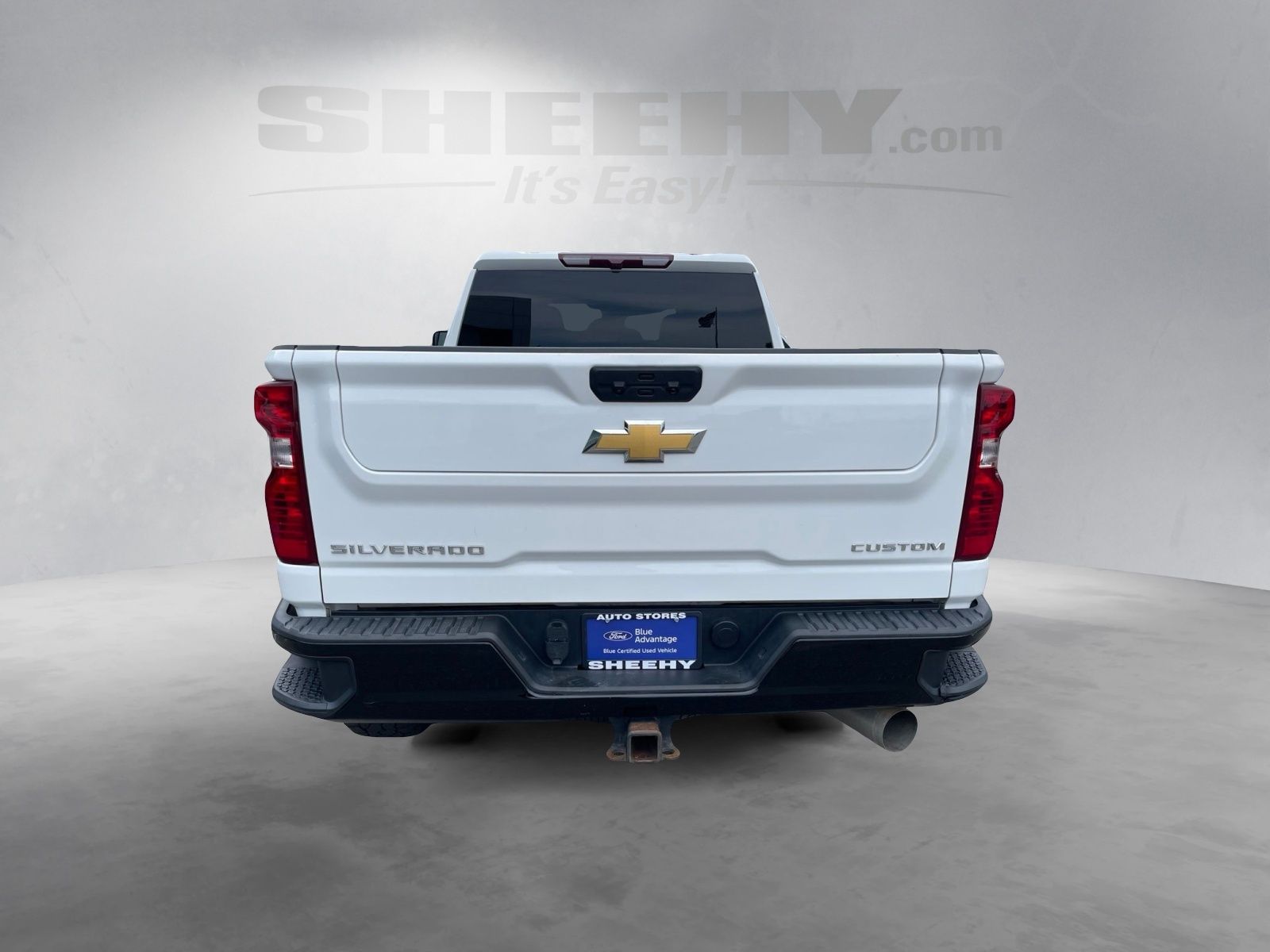 Used 2022 Summit White Chevrolet Custom image 11