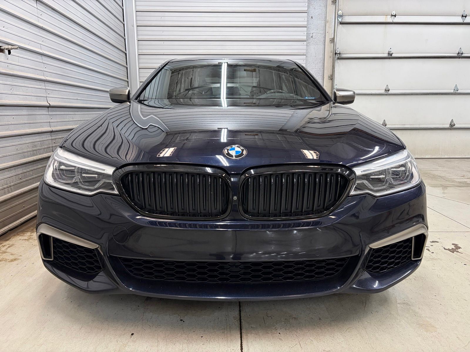 Photo 2 of 2020 BMW 5 Series M550i xDrive