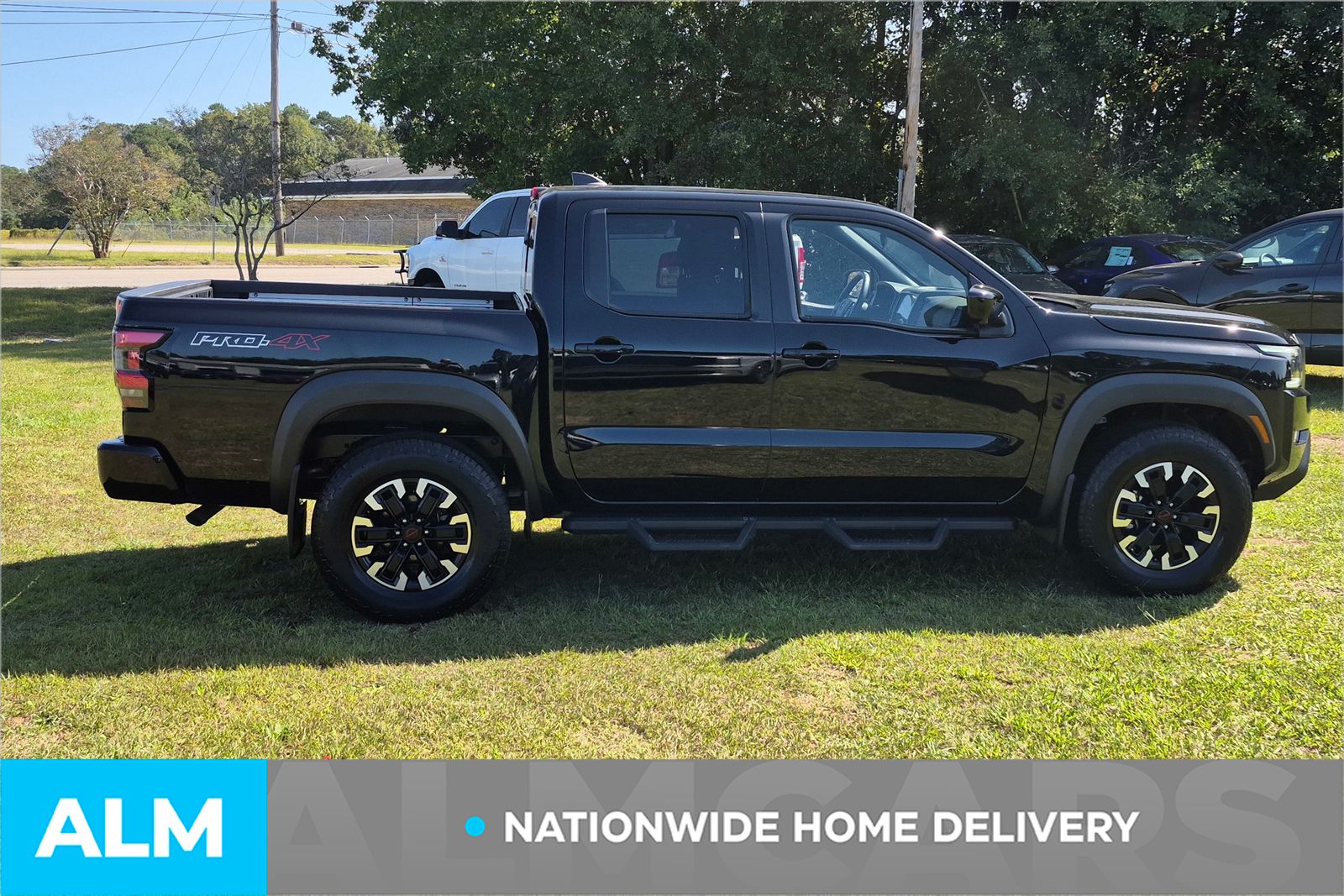 2023 Nissan Frontier PRO-4X Crew Cab photo 4