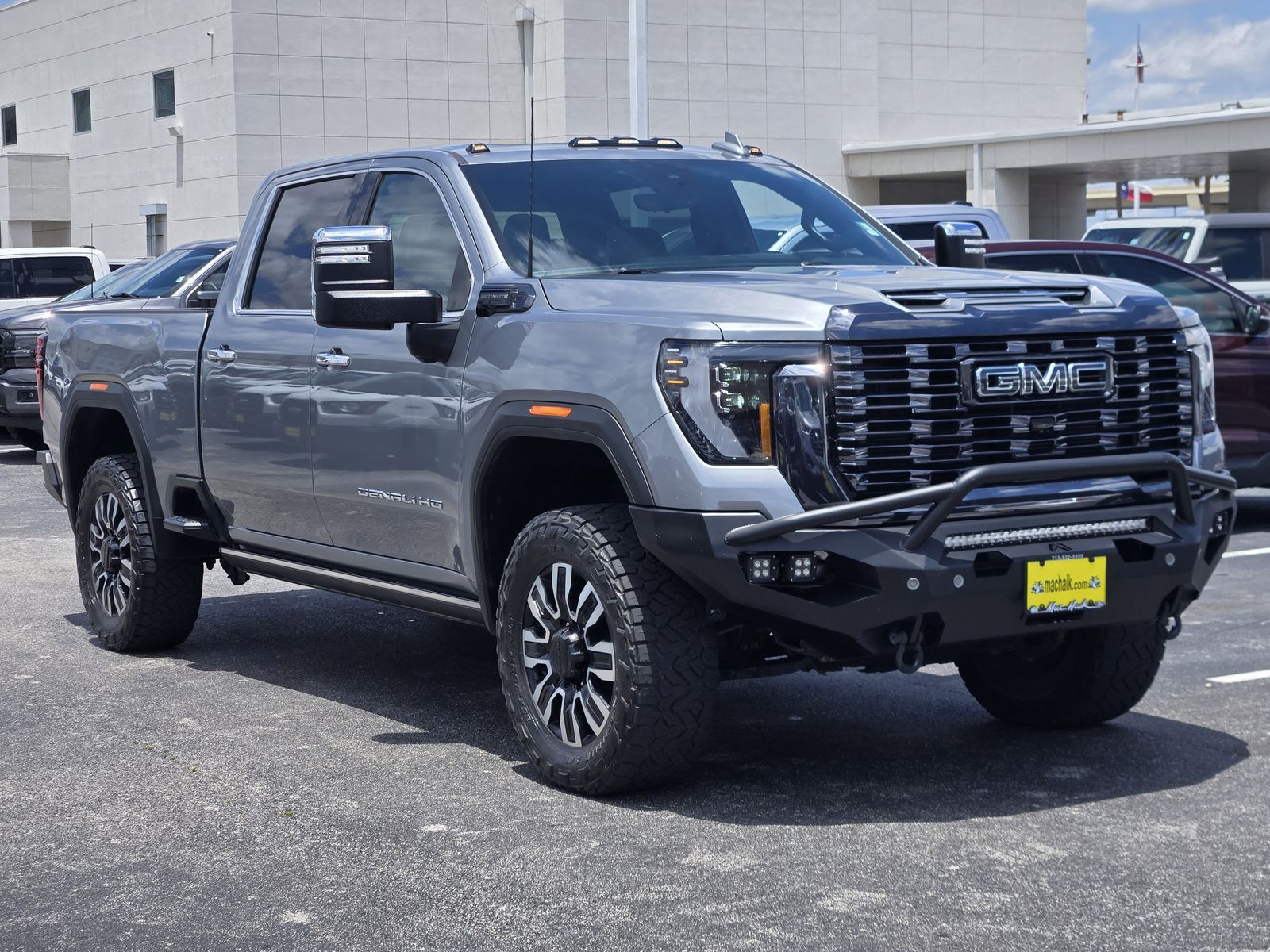 View vehicle photo 3