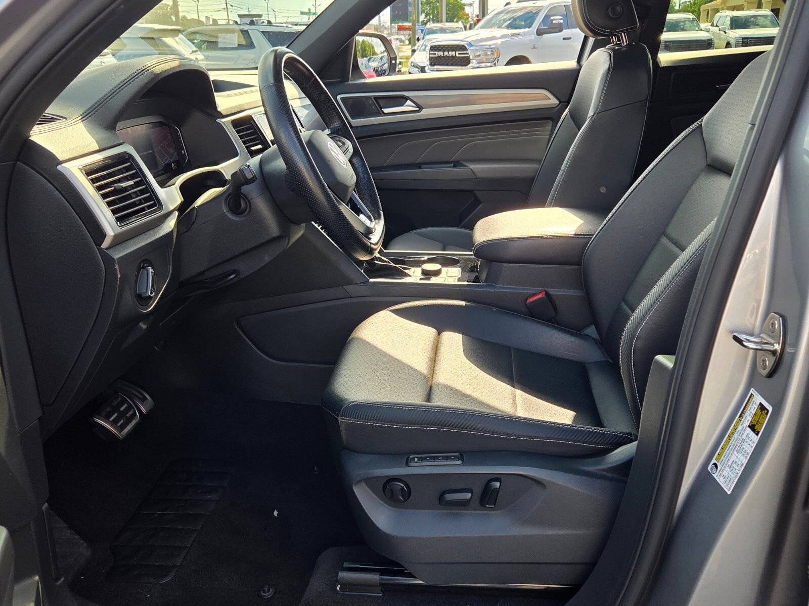 Used 2023 Pyrite Silver Metallic Volkswagen 3.6L V6 SEL image 5