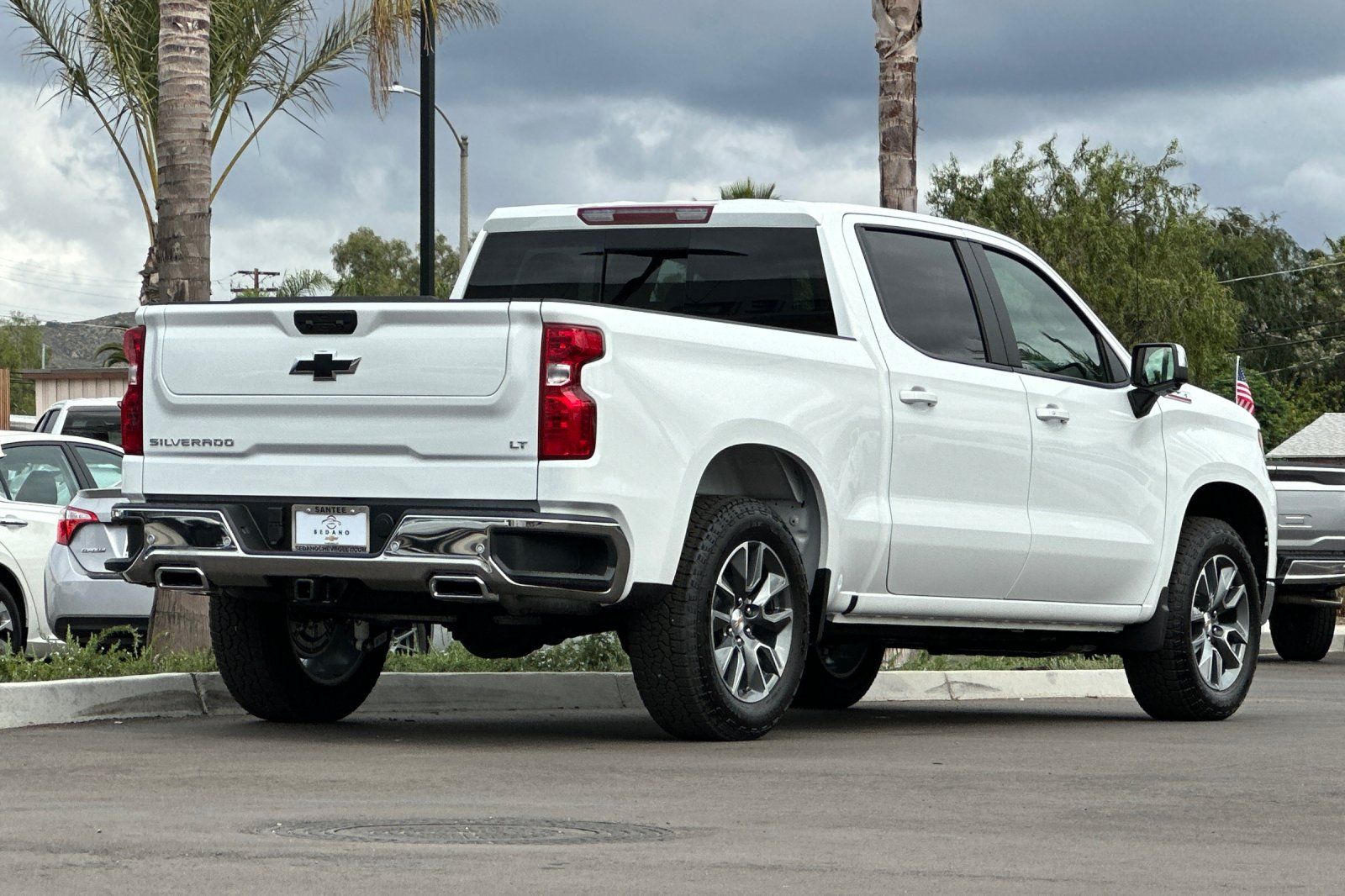 View vehicle photo 4