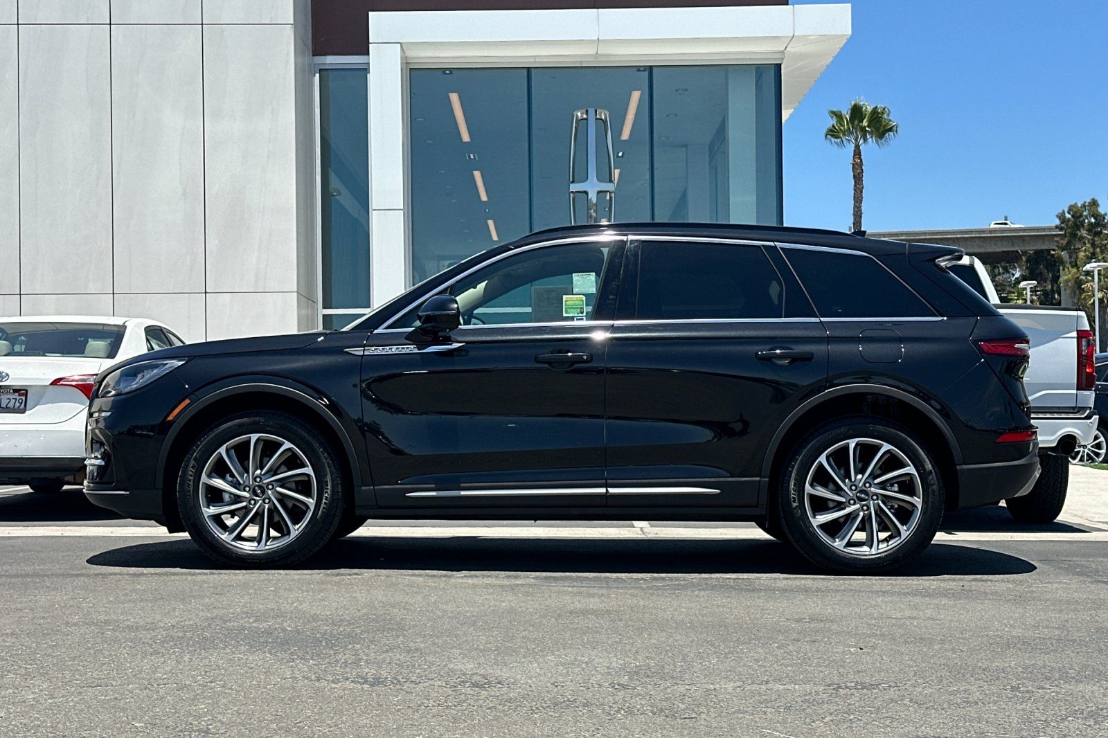 View vehicle photo 6