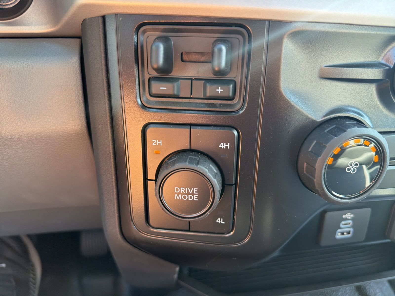 New 2025 Oxford White Ford XL image 20