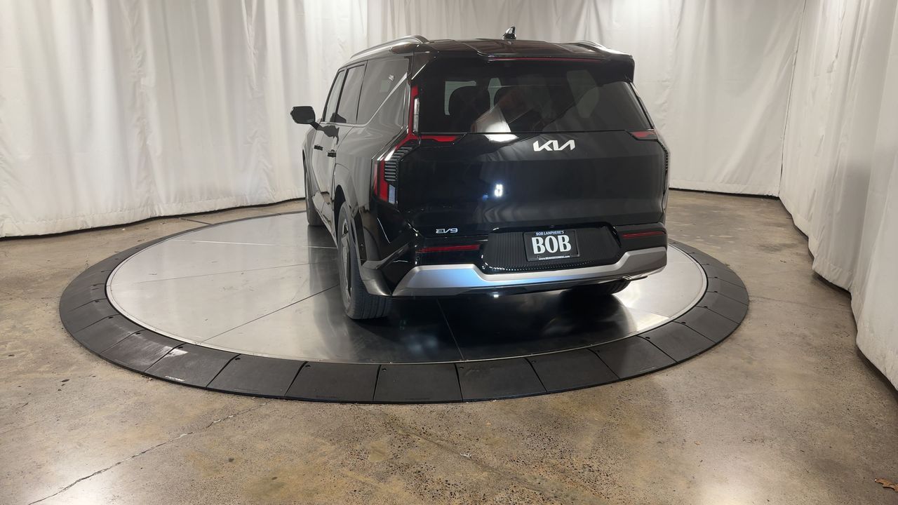 2026 Kia EV9 Land AWD photo 7