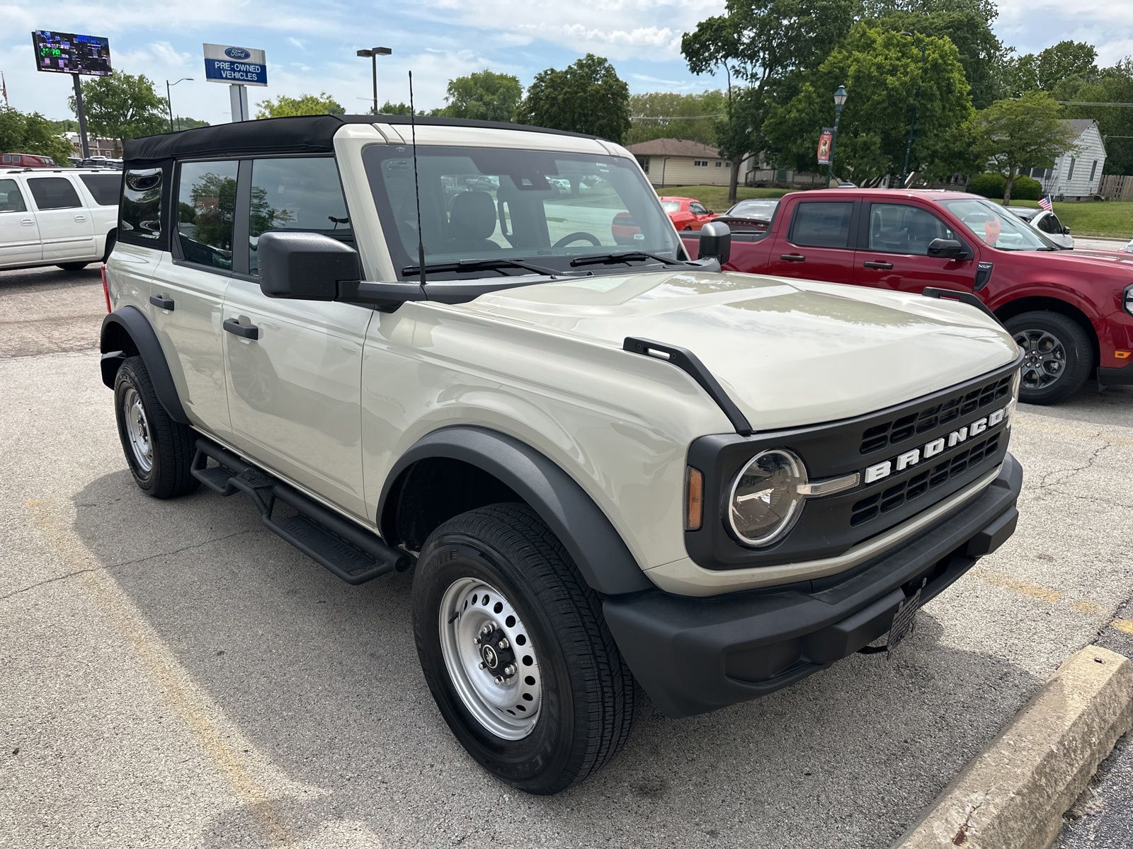 2025 Ford Bronco Base 4x4's photo