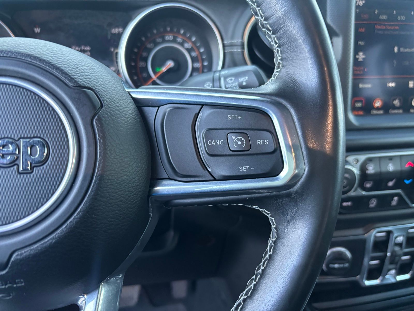 Used Car 2022 Jeep Gladiator  Overland For Sale Under $35,000 In Austin, Texas