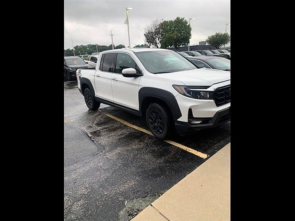 Platinum White Pearl 2022 Honda Ridgeline Pickup Truck All-Wheel Drive 9-Speed Automatic