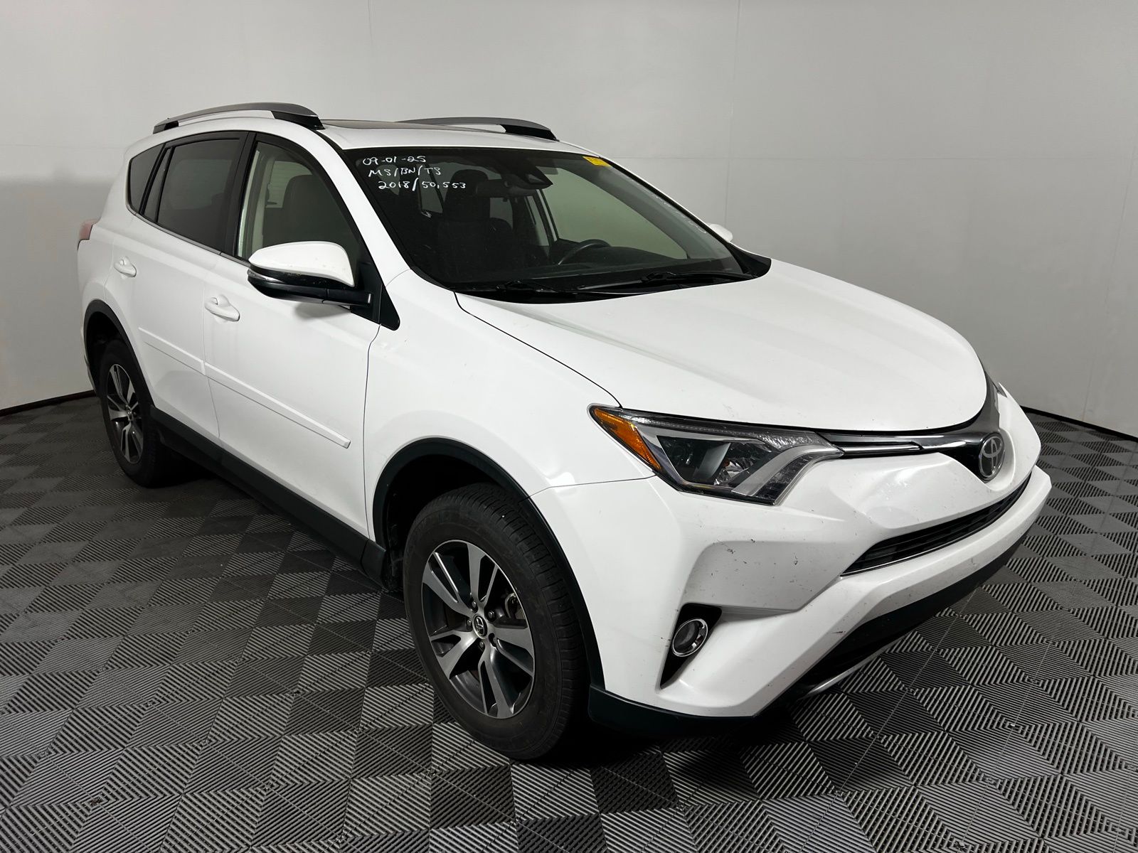 Thumbnail: 2018 Toyota RAV4 - 3