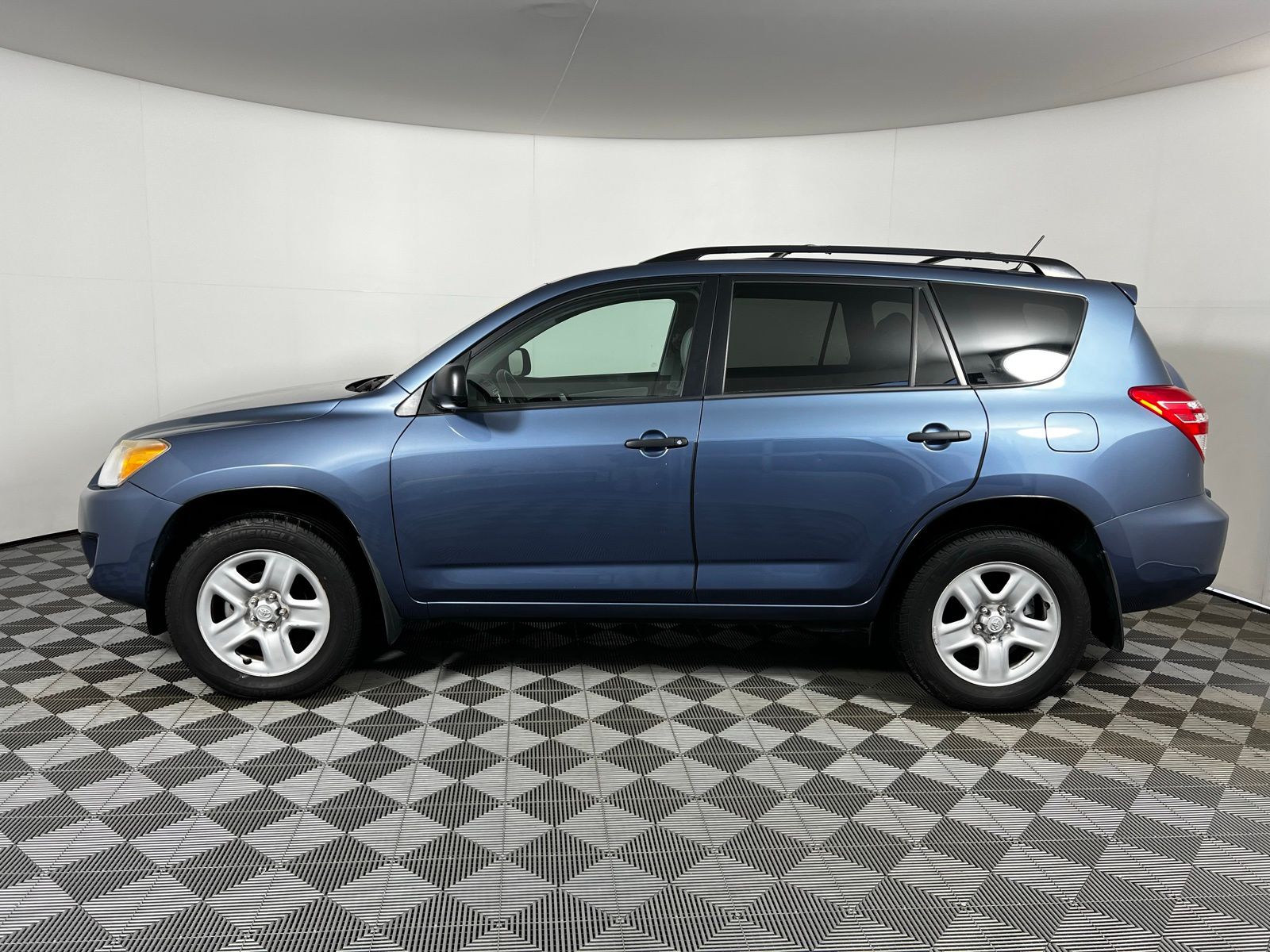 Thumbnail: 2012 Toyota RAV4 - 8