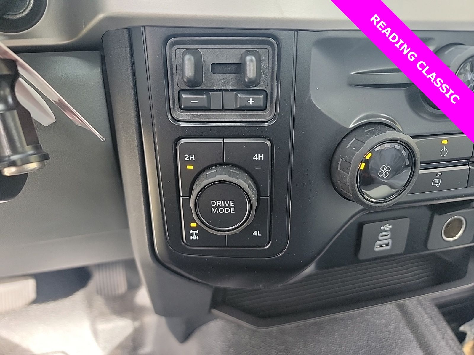New 2025 Oxford White Ford XL image 29