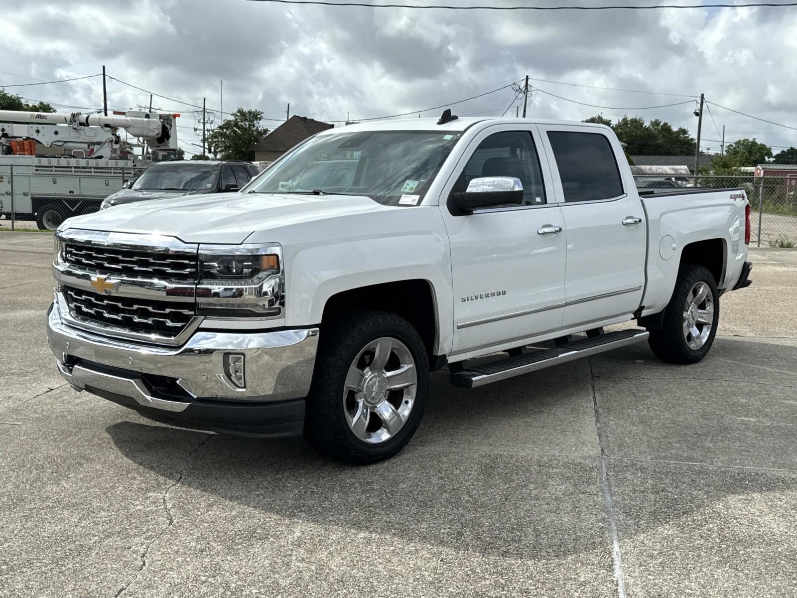View vehicle photo 4