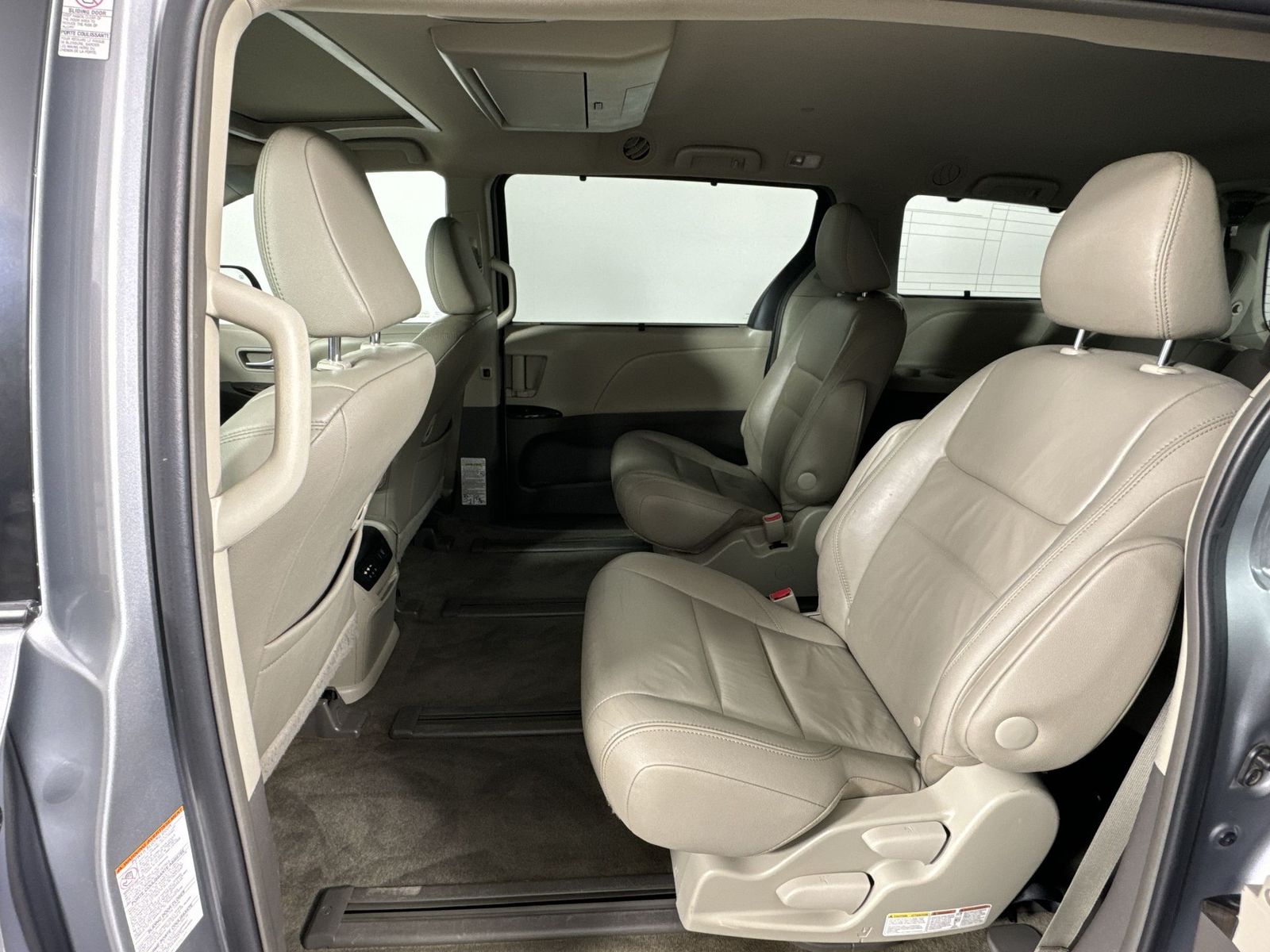 2016 Toyota Sienna Limited 21