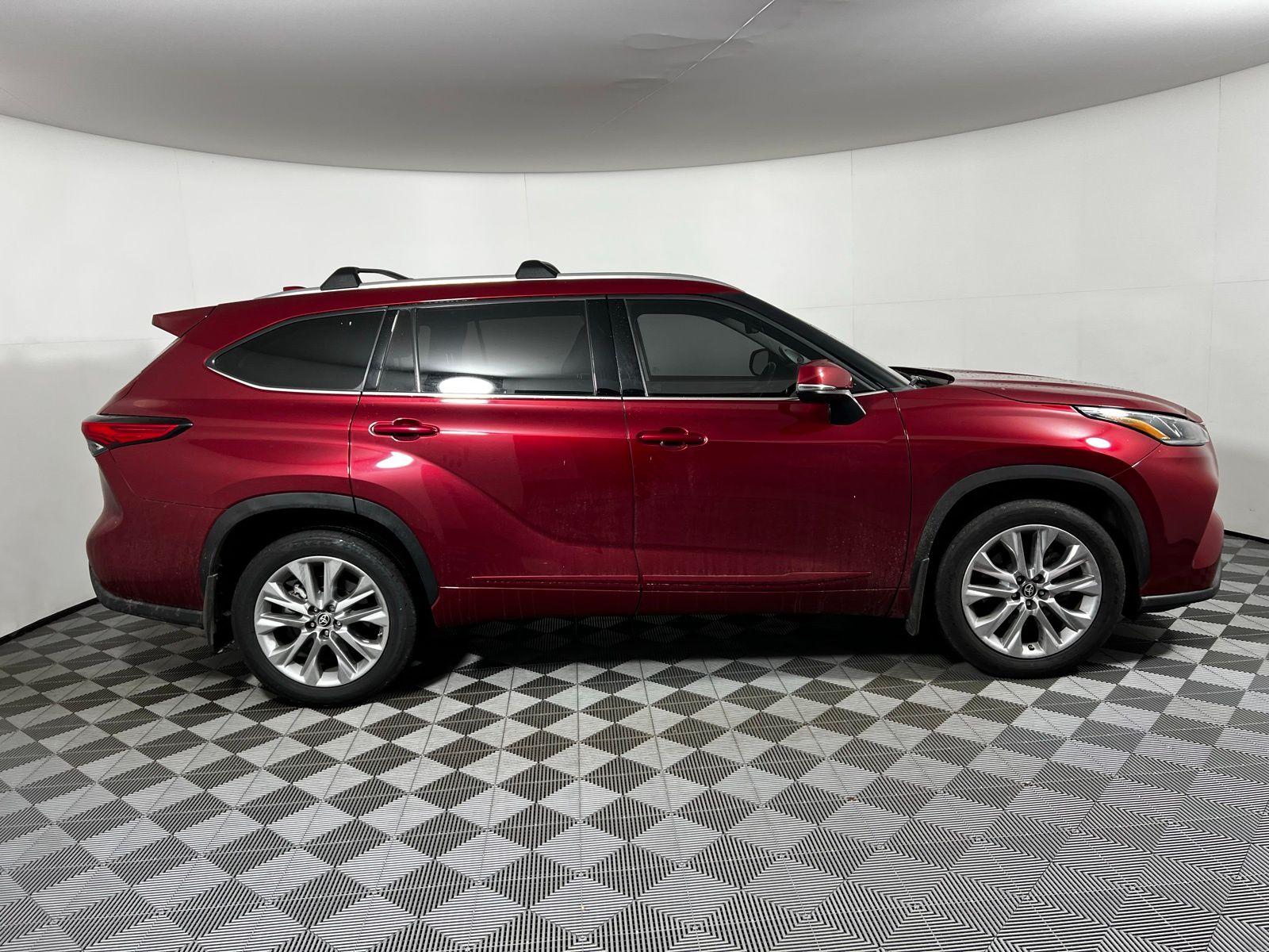 Thumbnail: 2023 Toyota Highlander - 4