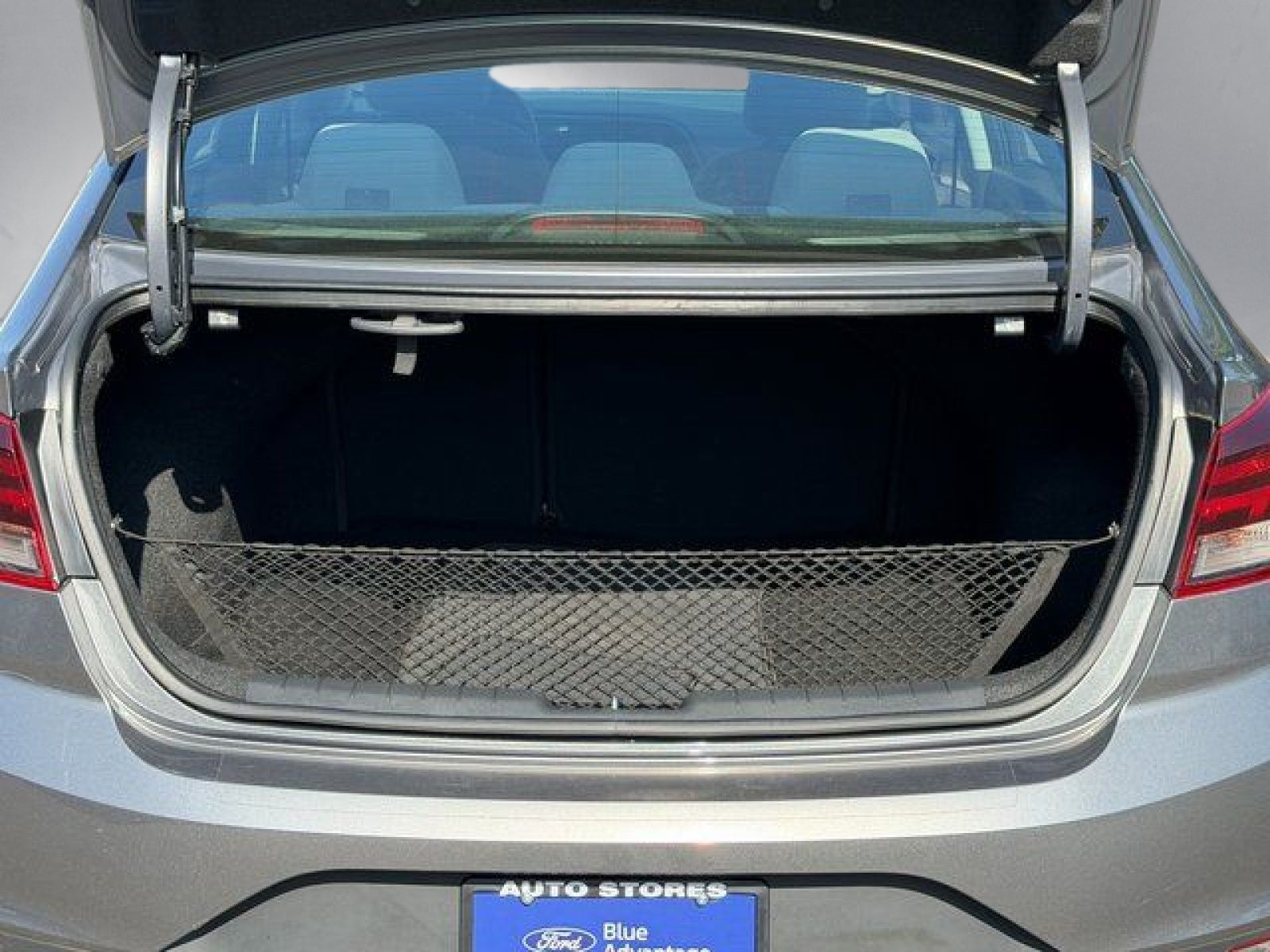 Used 2019 Machine Gray Hyundai SE image 29