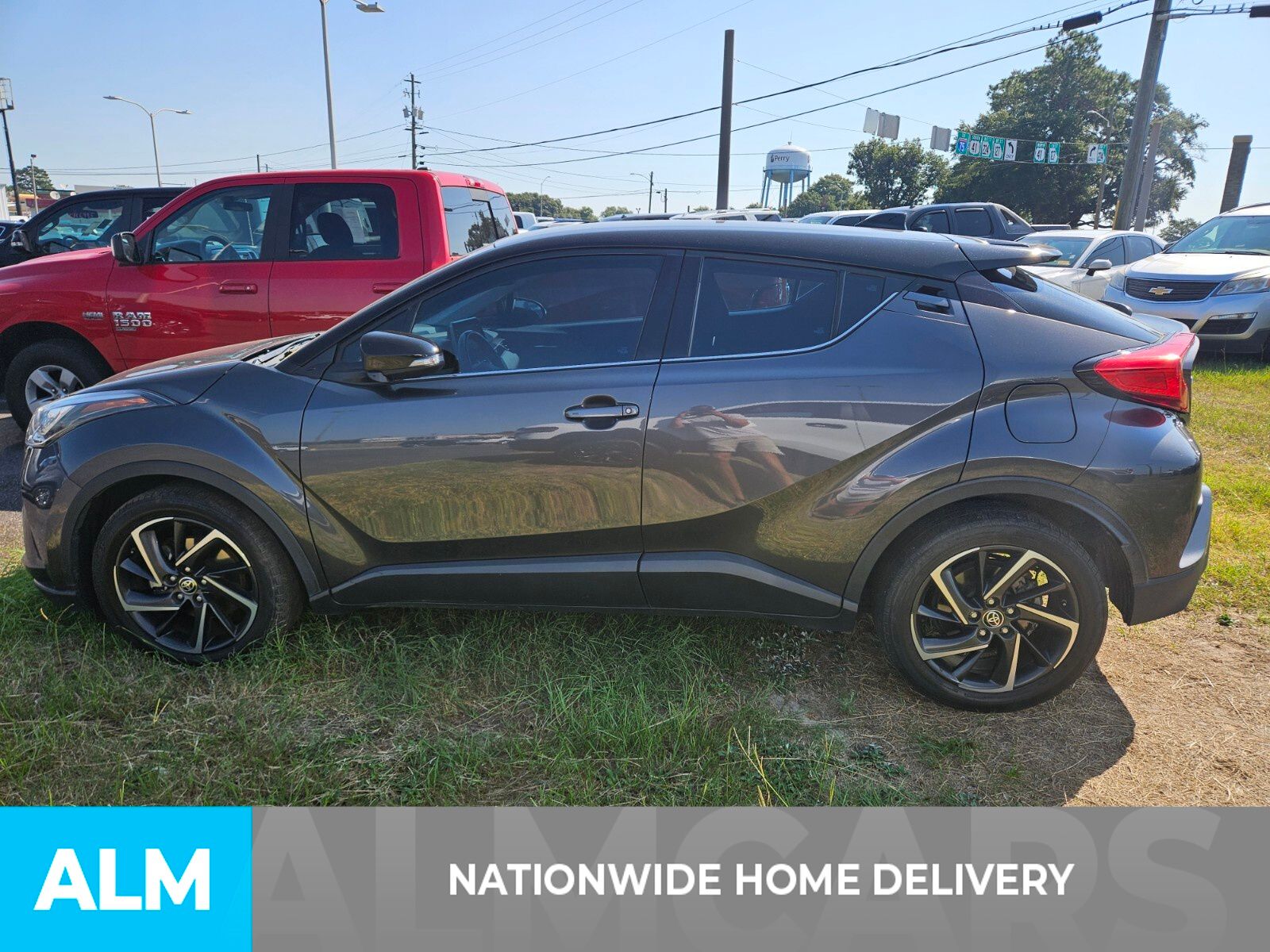 2022 Toyota C-HR XLE photo 4