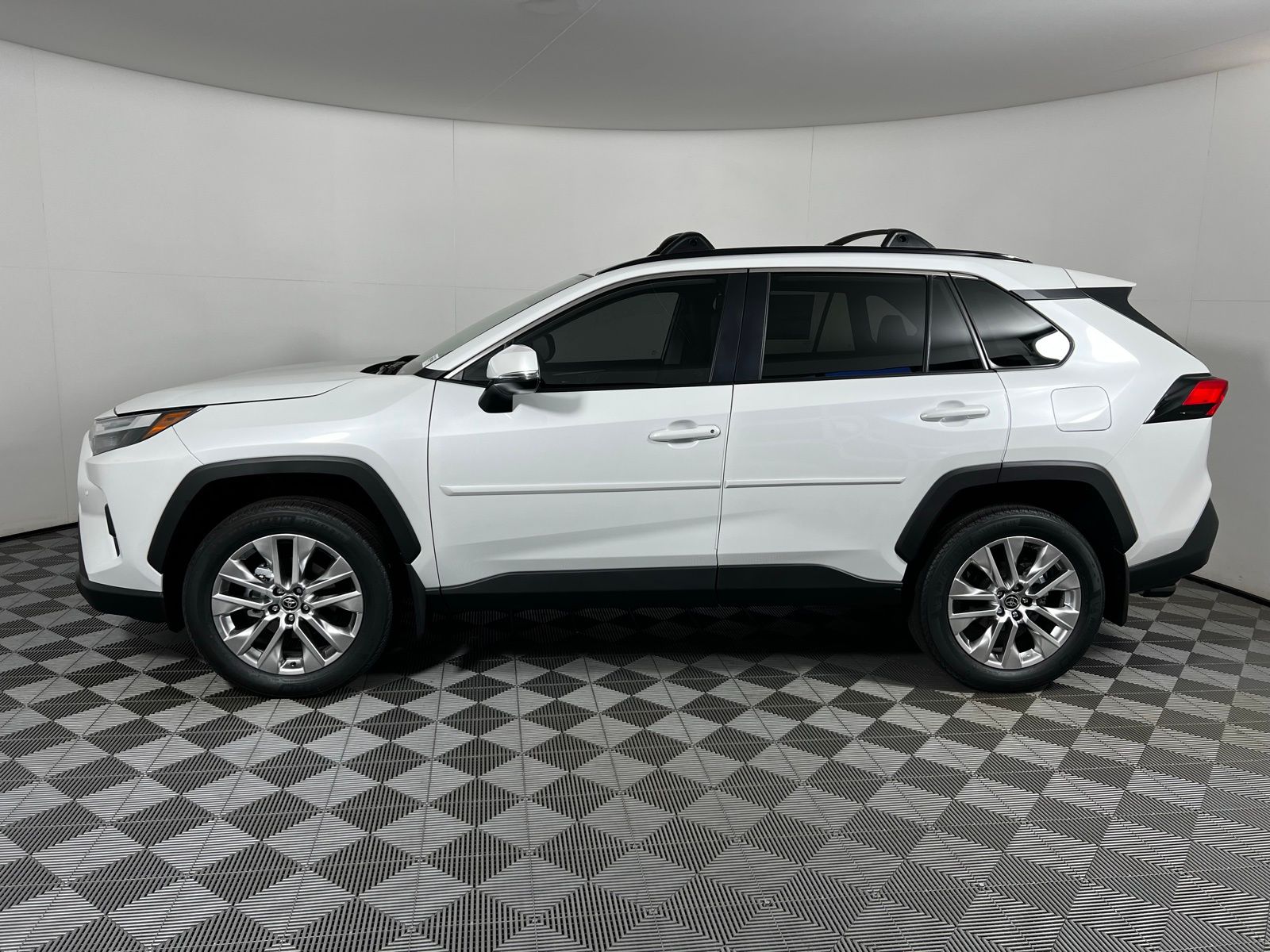 Thumbnail: 2025 Toyota RAV4 - 8